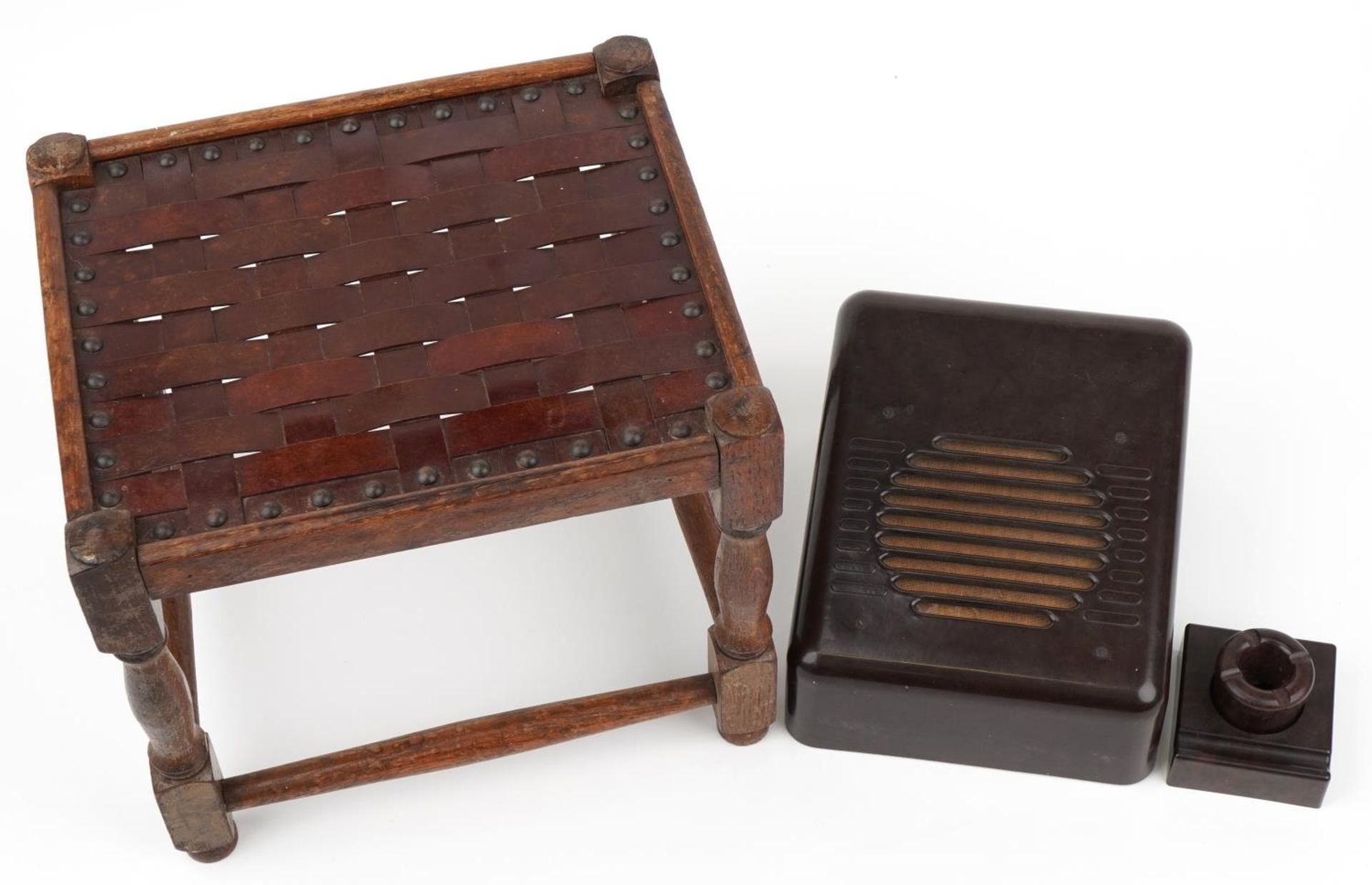 Art Deco brown Bakelite including oak stool with Bakelite seat and speaker, the largest 29.5cm - Bild 2 aus 4