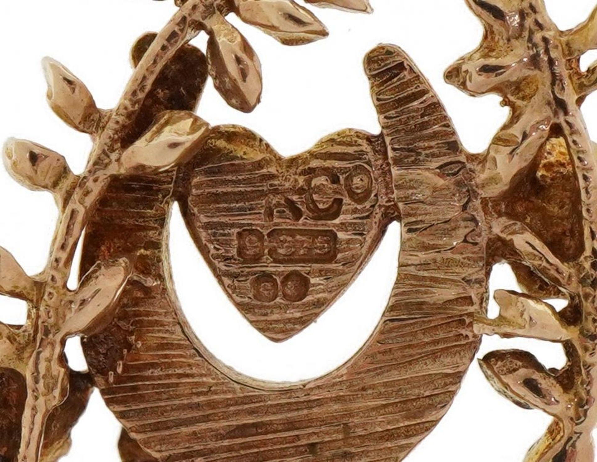9ct gold double horseshoe love heart openwork pendant, 3.2cm high, 2.5g - Image 3 of 3