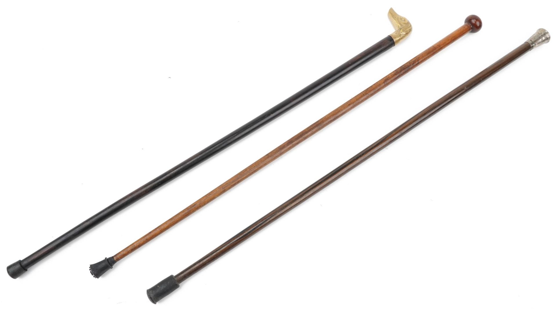 Three wooden walking sticks including a coromandel example with silver pommel, 89cm in length - Bild 2 aus 5