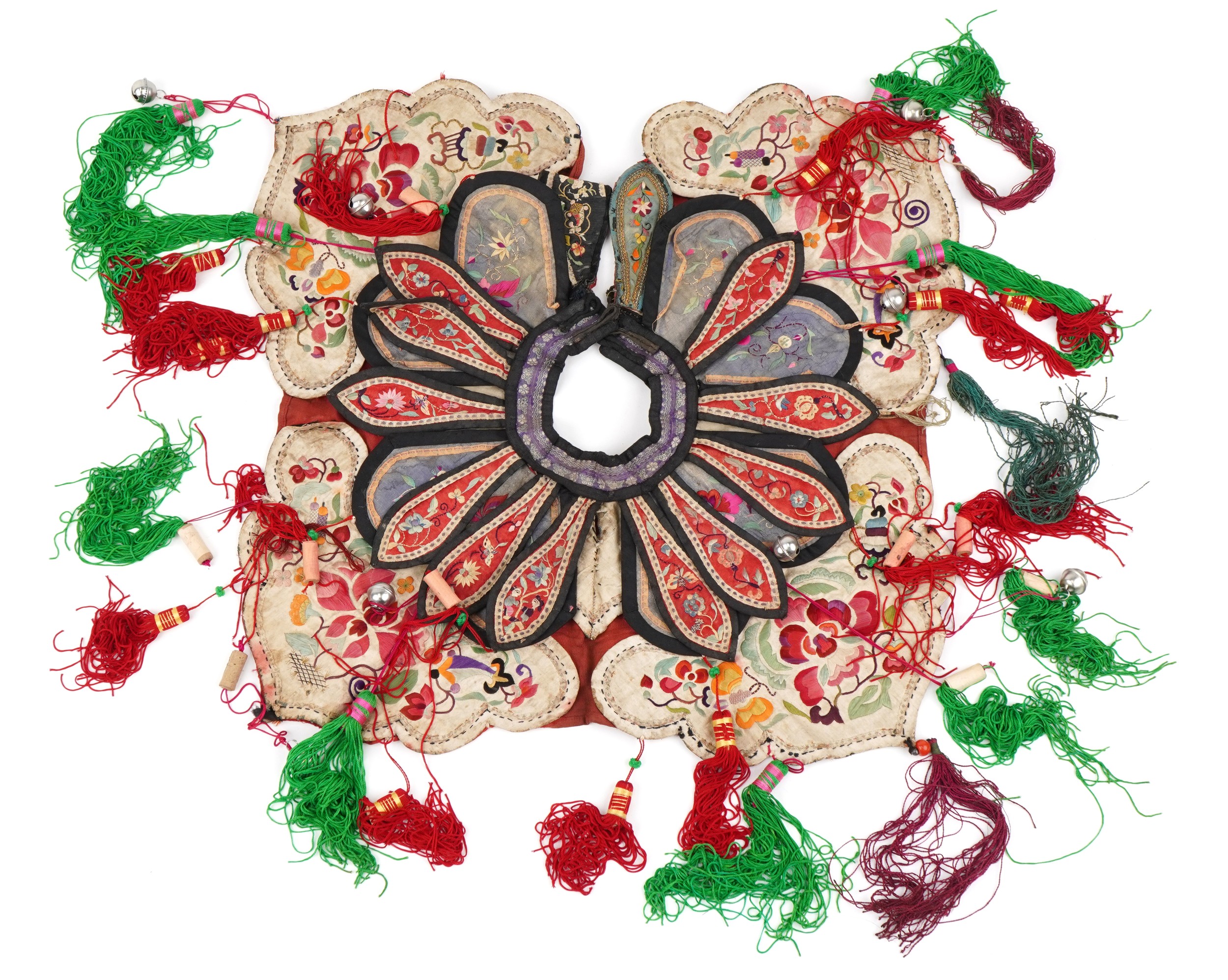 Chinese Canton silk cloud collar with drops, embroidered with flowers, 26cm high