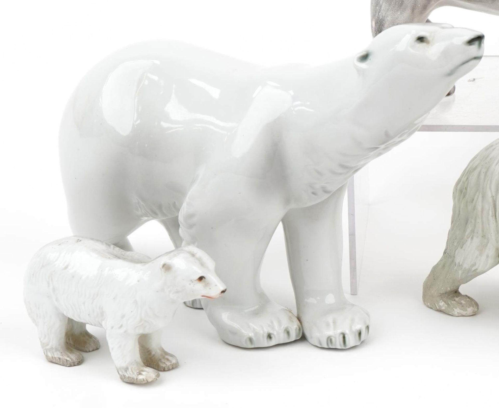 Six Art Deco and later polar bear figures including a Czechoslovakian Royal Dux example, the largest - Bild 3 aus 6