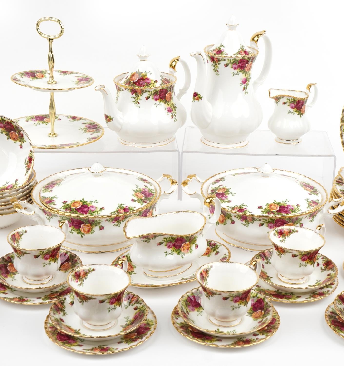 Royal Albert Old Country Roses dinner and teaware including teapot, coffee pot, two lidded - Image 6 of 10