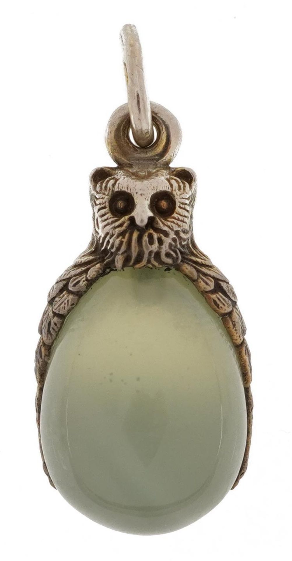Silver mounted jade egg pendant in the form of an owl, impressed Russian marks, 2.5cm high, 5.4g