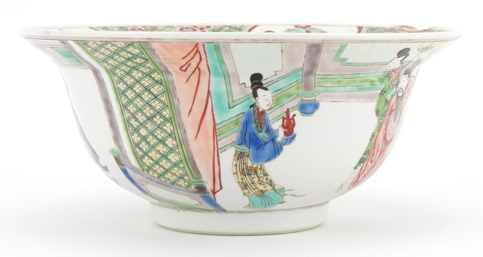 Chinese bowl hand painted in the famille verte palette with figures in a palace setting, Kangxi leaf - Image 4 of 6