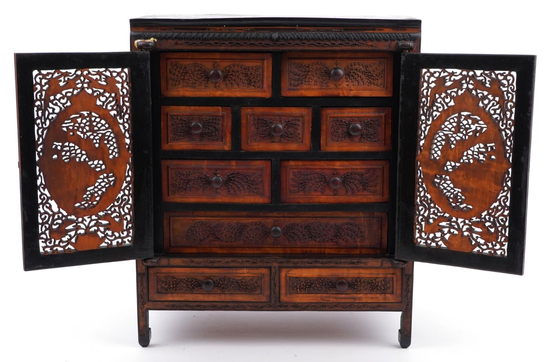 Chinese table cabinet with pair of doors enclosing eight drawers, finely carved and pierced with - Bild 4 aus 8