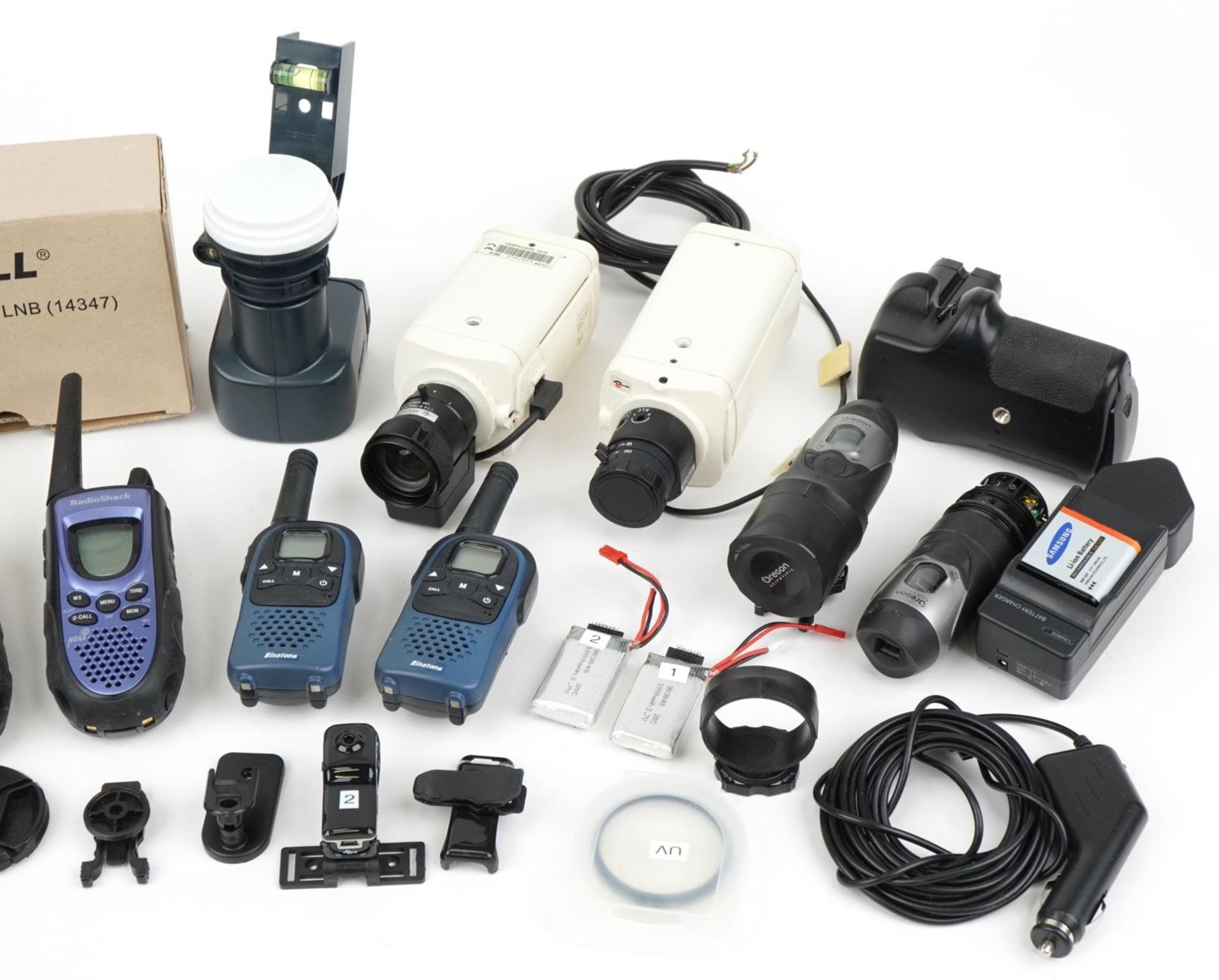 Collection of security cameras, accesories and walkie talkies - Image 3 of 4