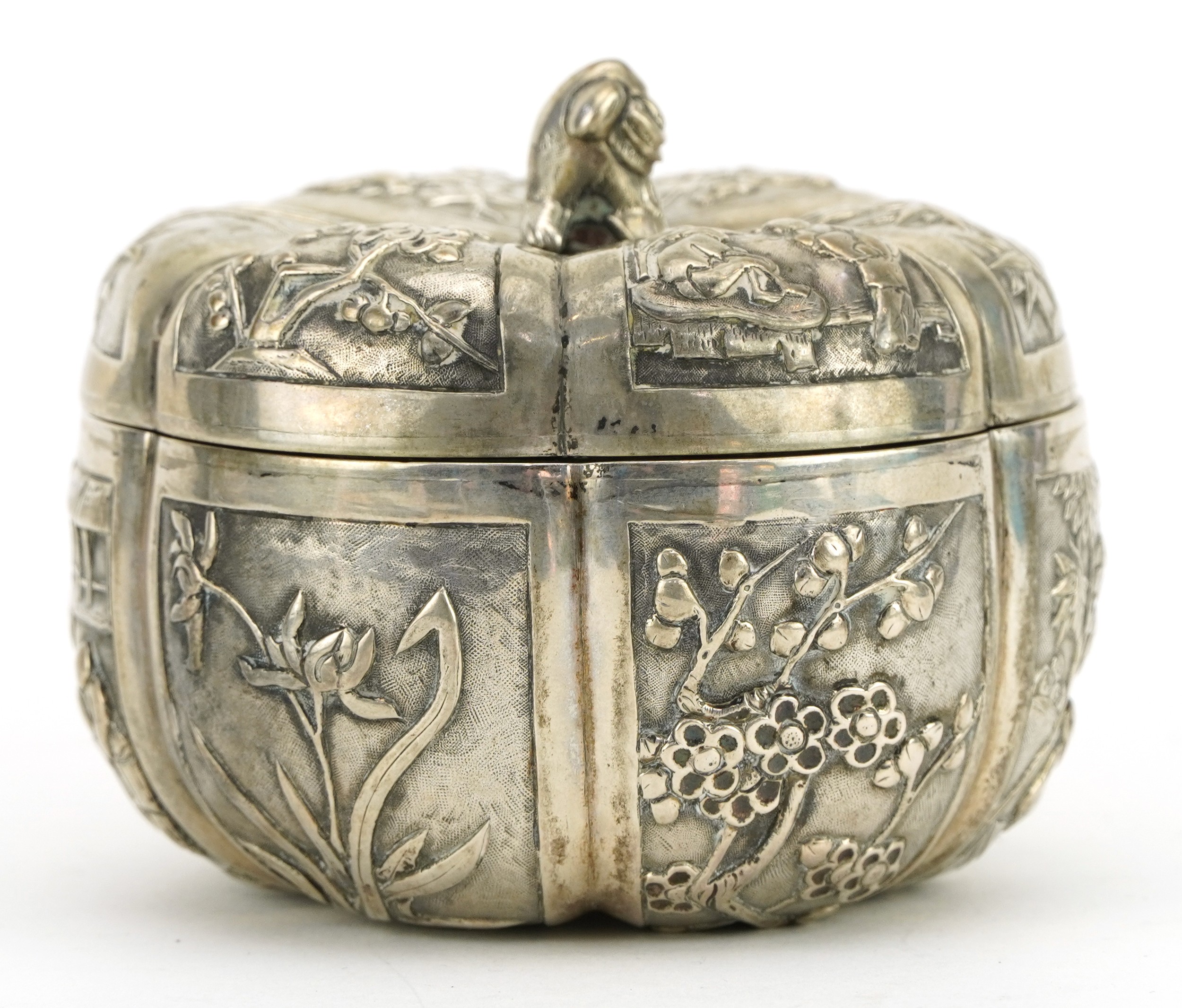 Good Chinese export silver box and cover in the form of a pumpkin embossed with figures, bamboo - Image 7 of 12