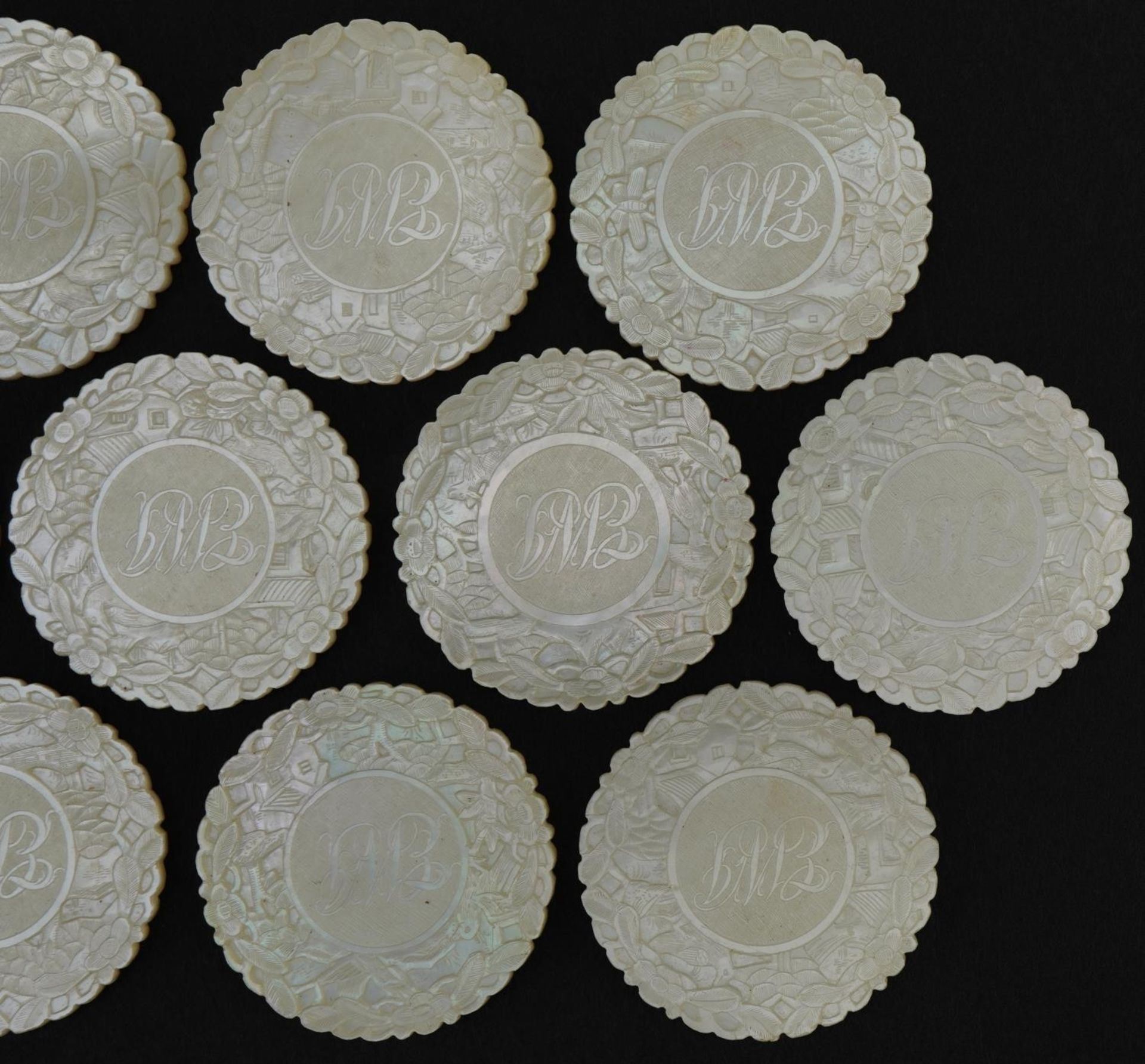 Ten good Chinese Canton mother of pearl gaming counters finely carved with figures amongst - Image 14 of 18
