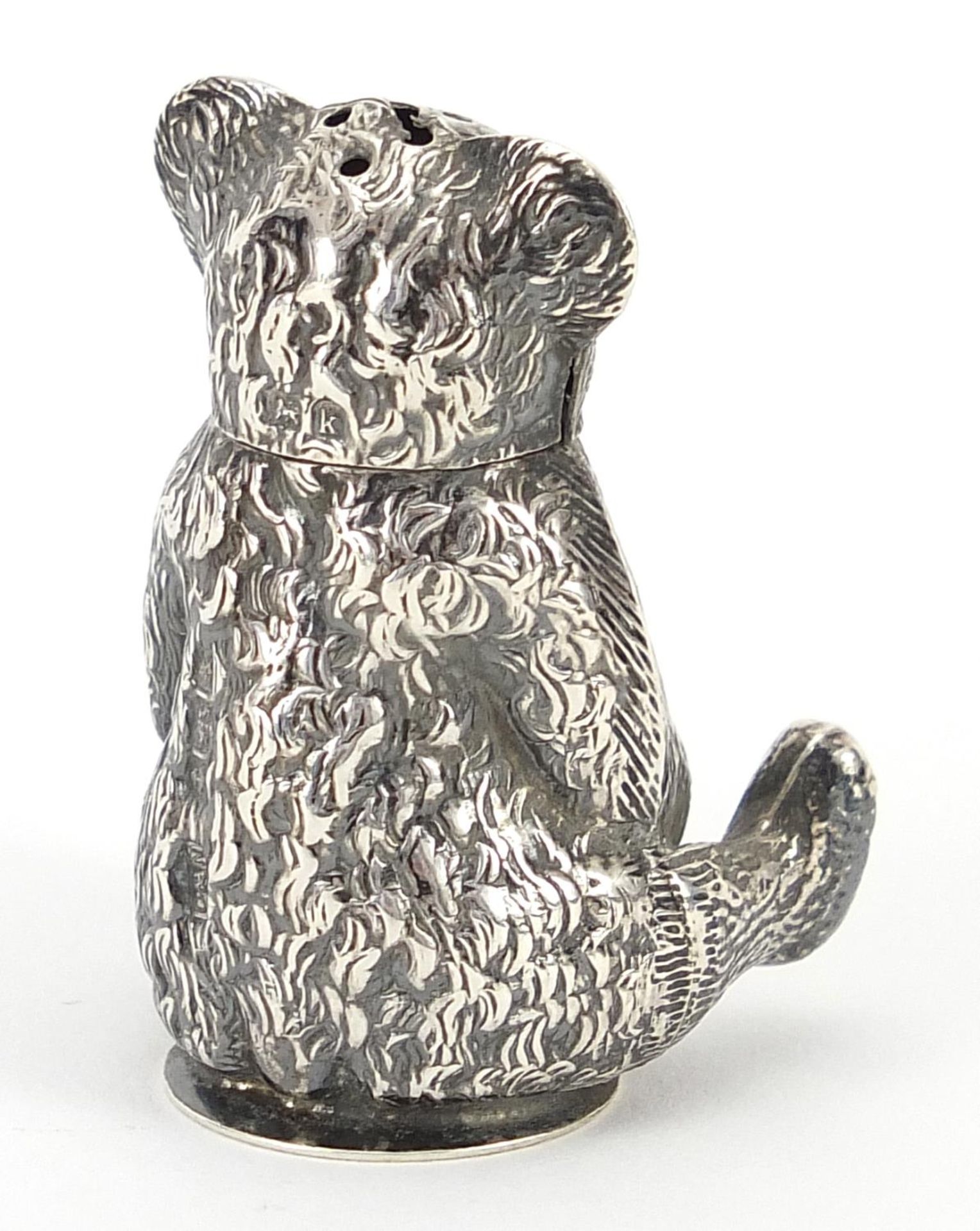 Crisford & Norris Ltd, novelty Edwardian silver caster in the form of a seated bear, Birmingham - Image 4 of 8