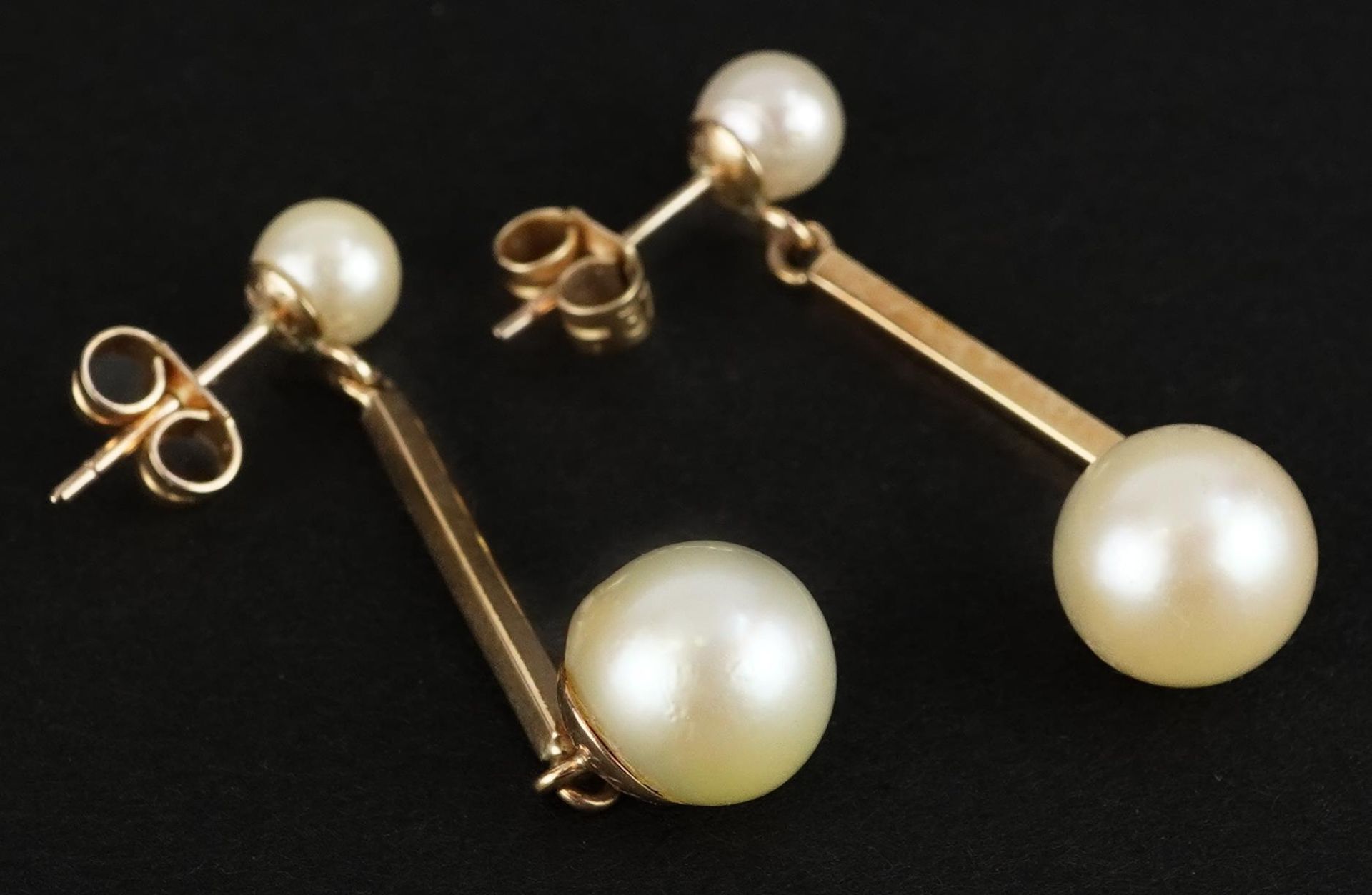 Pair of 9ct gold cultured pearl drop earrings, 3.7cm high, 3.5g - Image 2 of 2