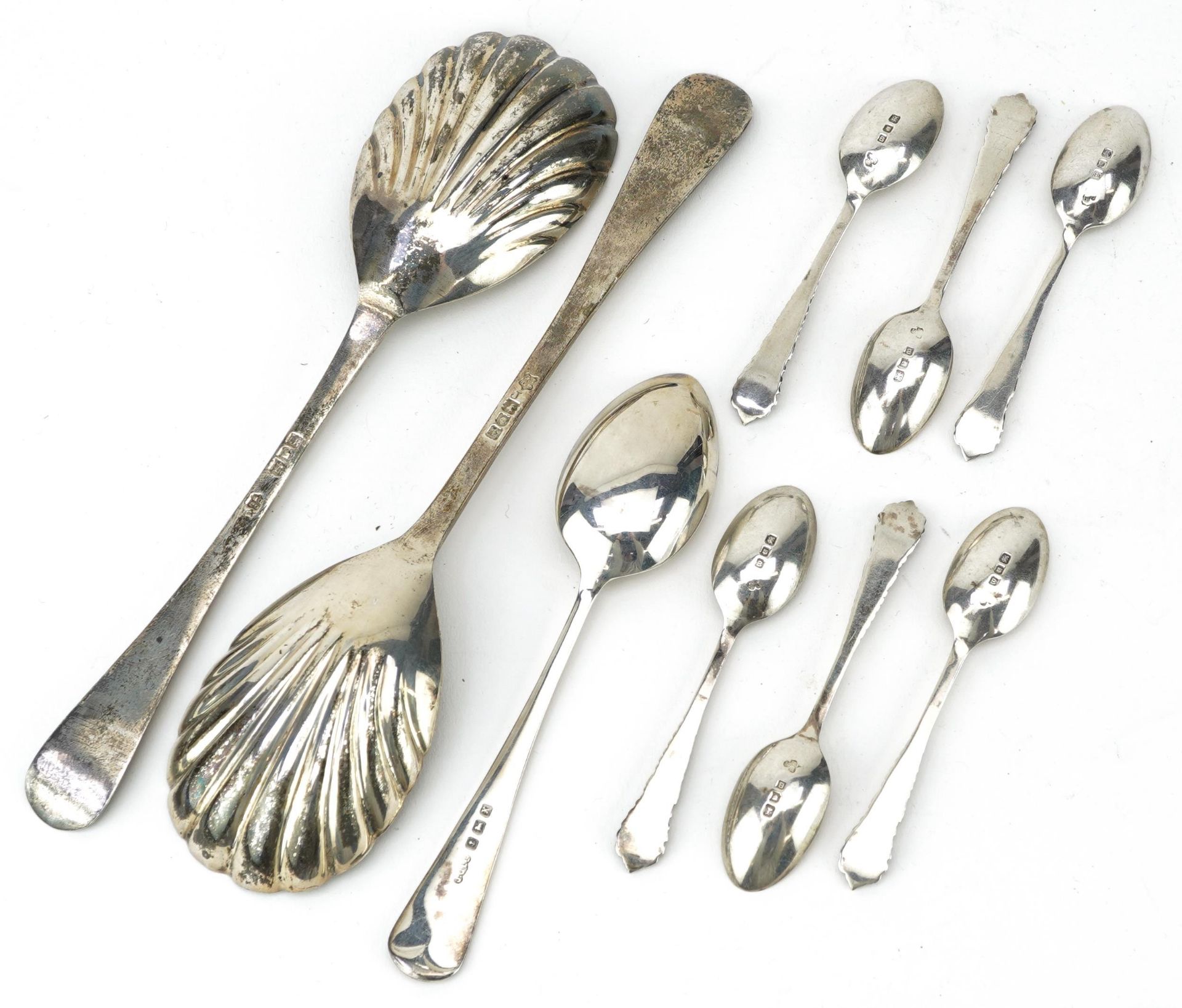 Victorian and later spoons including a pair of tablespoons with shell shaped bowls by G J D F London - Bild 4 aus 6