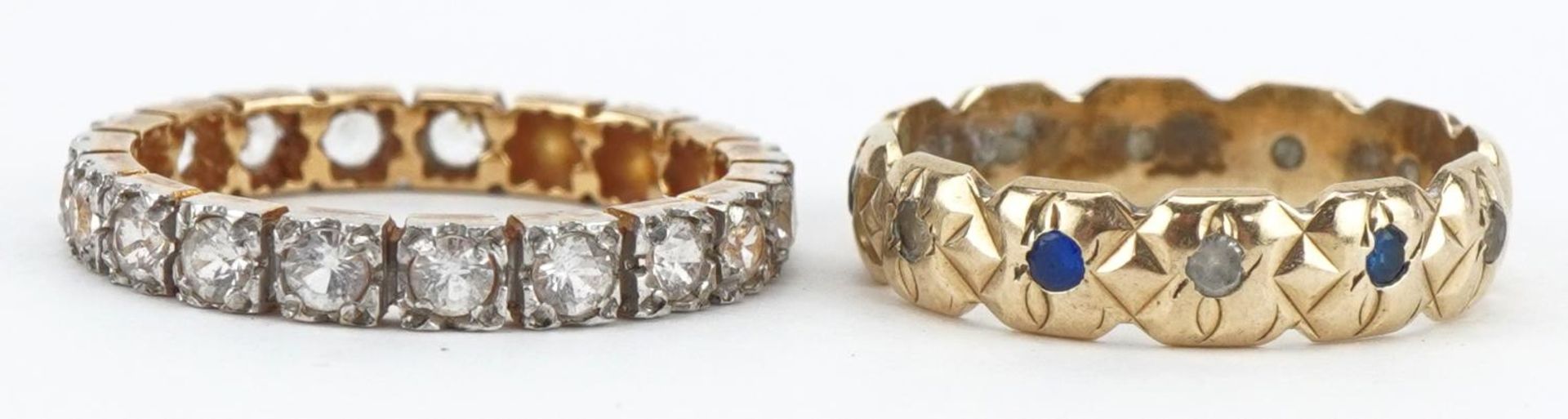 Two unmarked gold eternity rings set with clear and blue stones, test as 9ct gold, sizes N and L, - Bild 2 aus 4