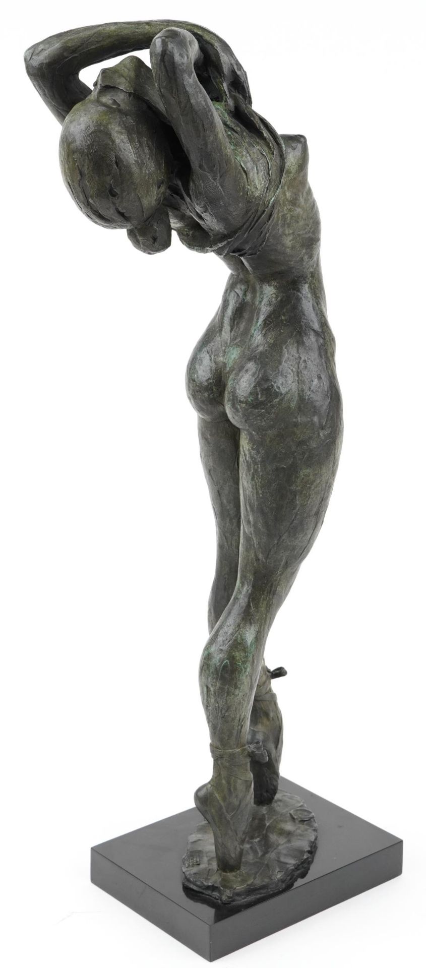 Enzo Plazzotta, contemporary verdigris patinated bronze sculpture of Prima Ballerina Dame Antoinette - Bild 3 aus 10