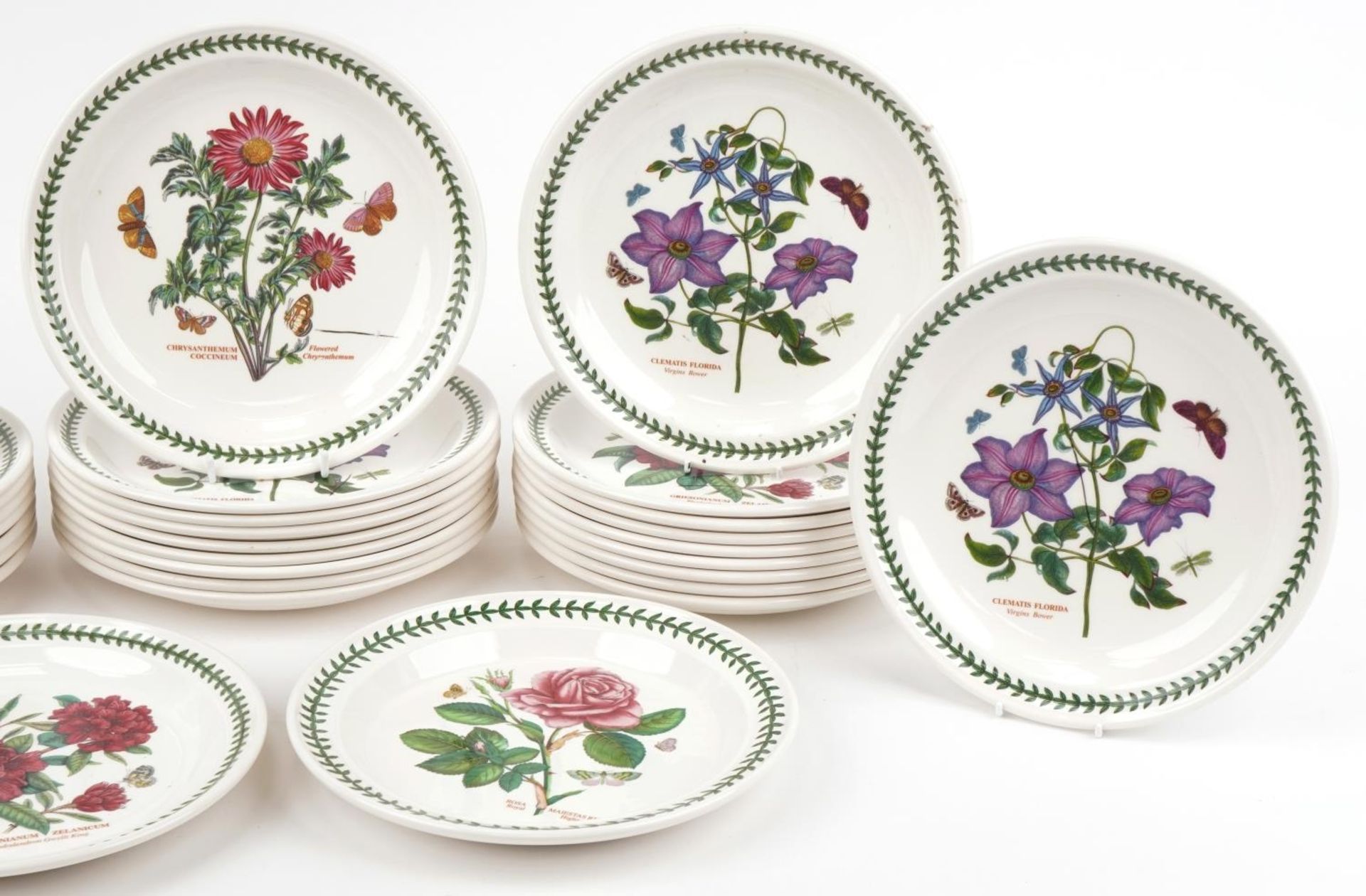 Thirty Portmeirion Botanic Garden dinner plates, 27cm in diameter - Image 6 of 8