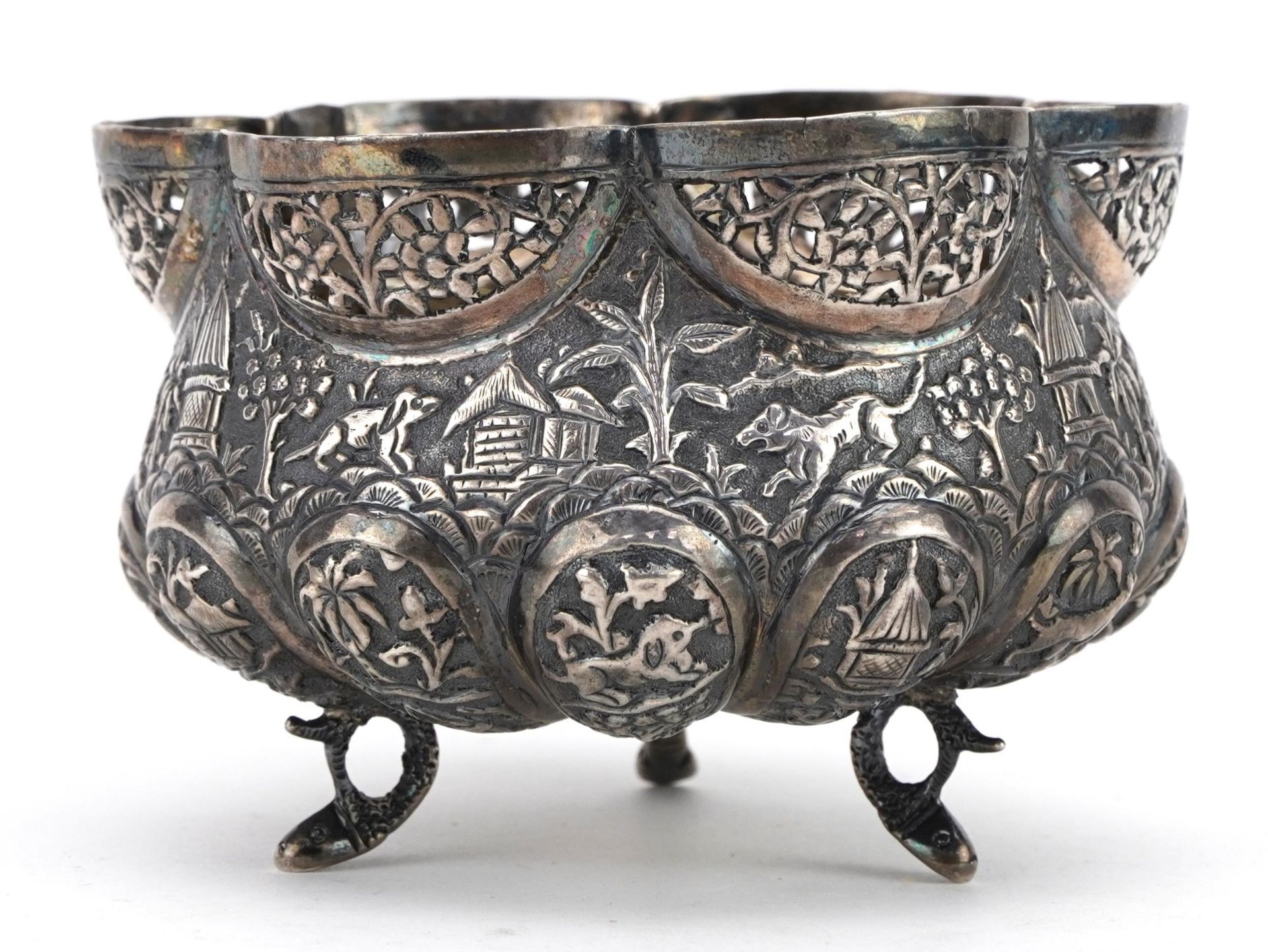 Anglo Indian unmarked silver three footed bowl embossed with wild animals and huts, 10cm in - Bild 3 aus 6