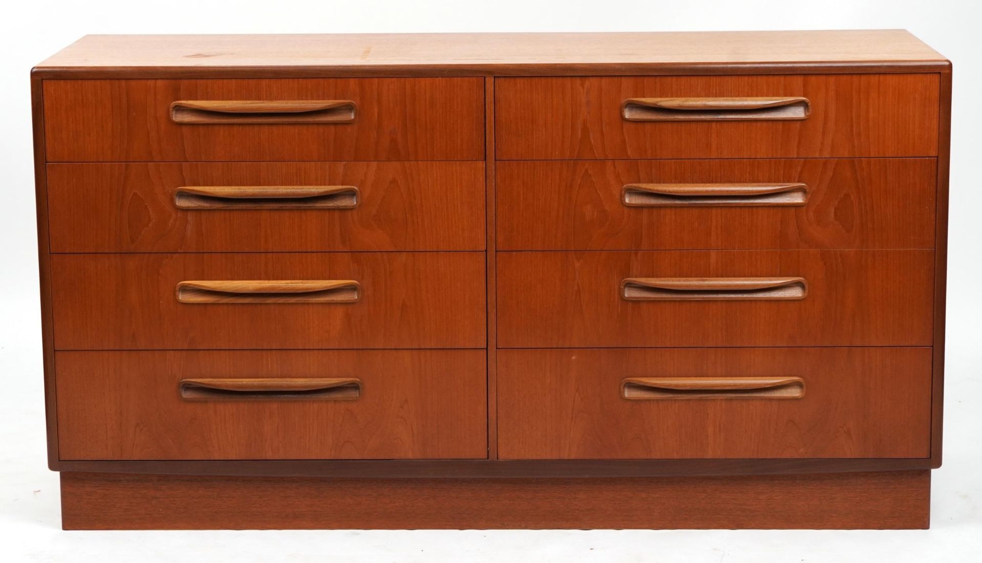 Mid century G Plan Fresco teak eight drawer chest, 76cm H x 142cm W x 44cm D - Bild 2 aus 5