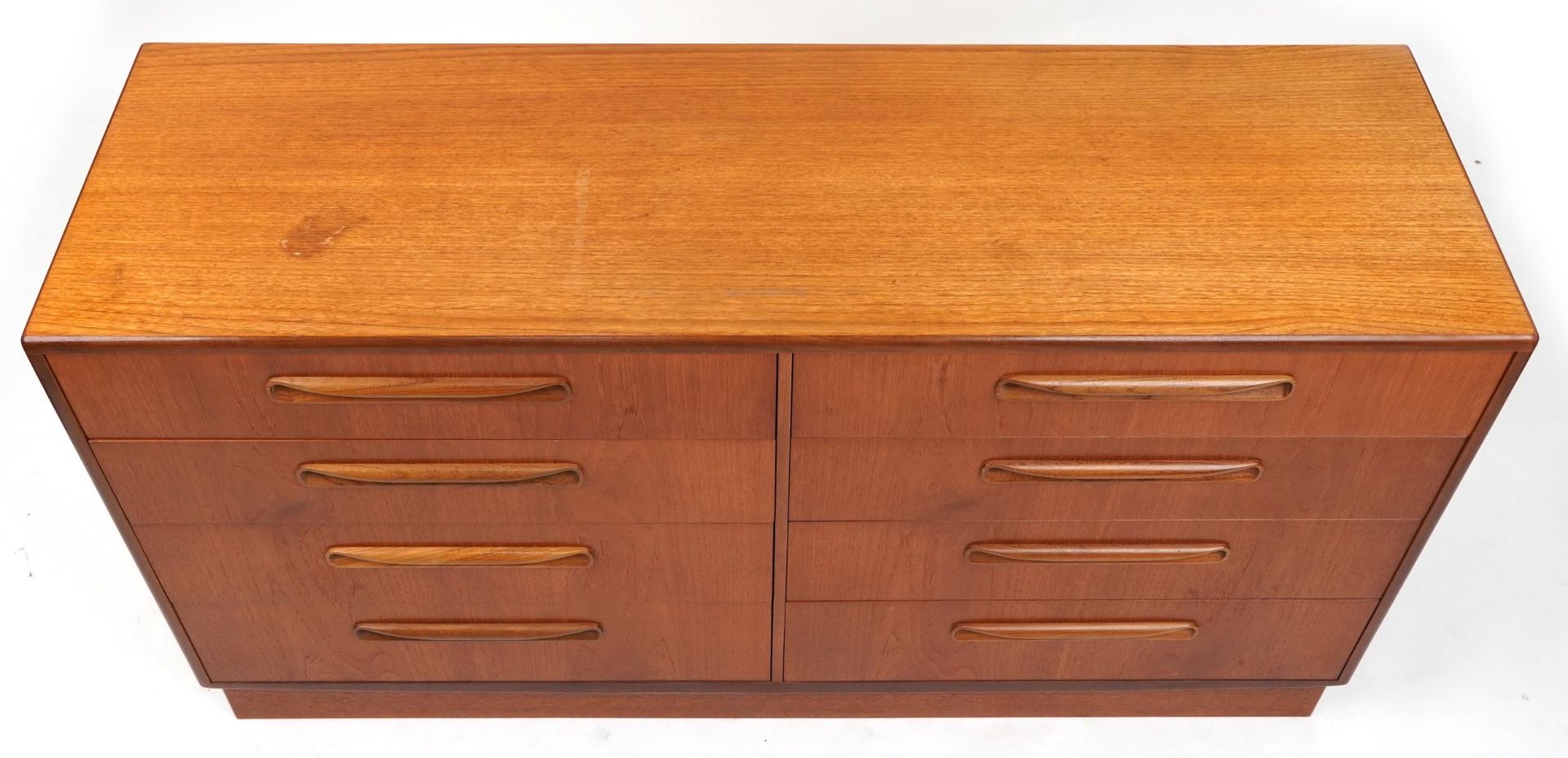 Mid century G Plan Fresco teak eight drawer chest, 76cm H x 142cm W x 44cm D - Bild 3 aus 5