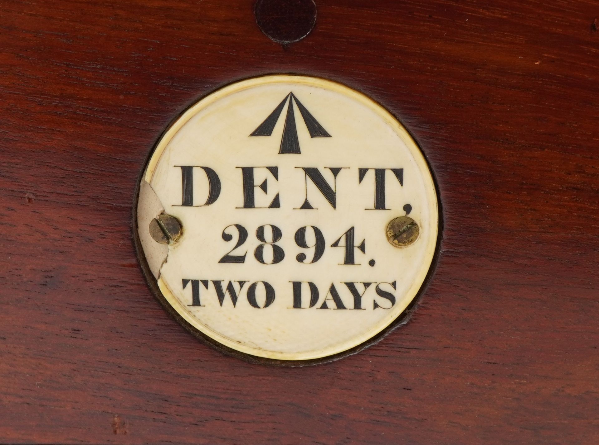 Dent of London, 19th century military issue brass marine chronometer with silvered dial having Roman - Bild 22 aus 24