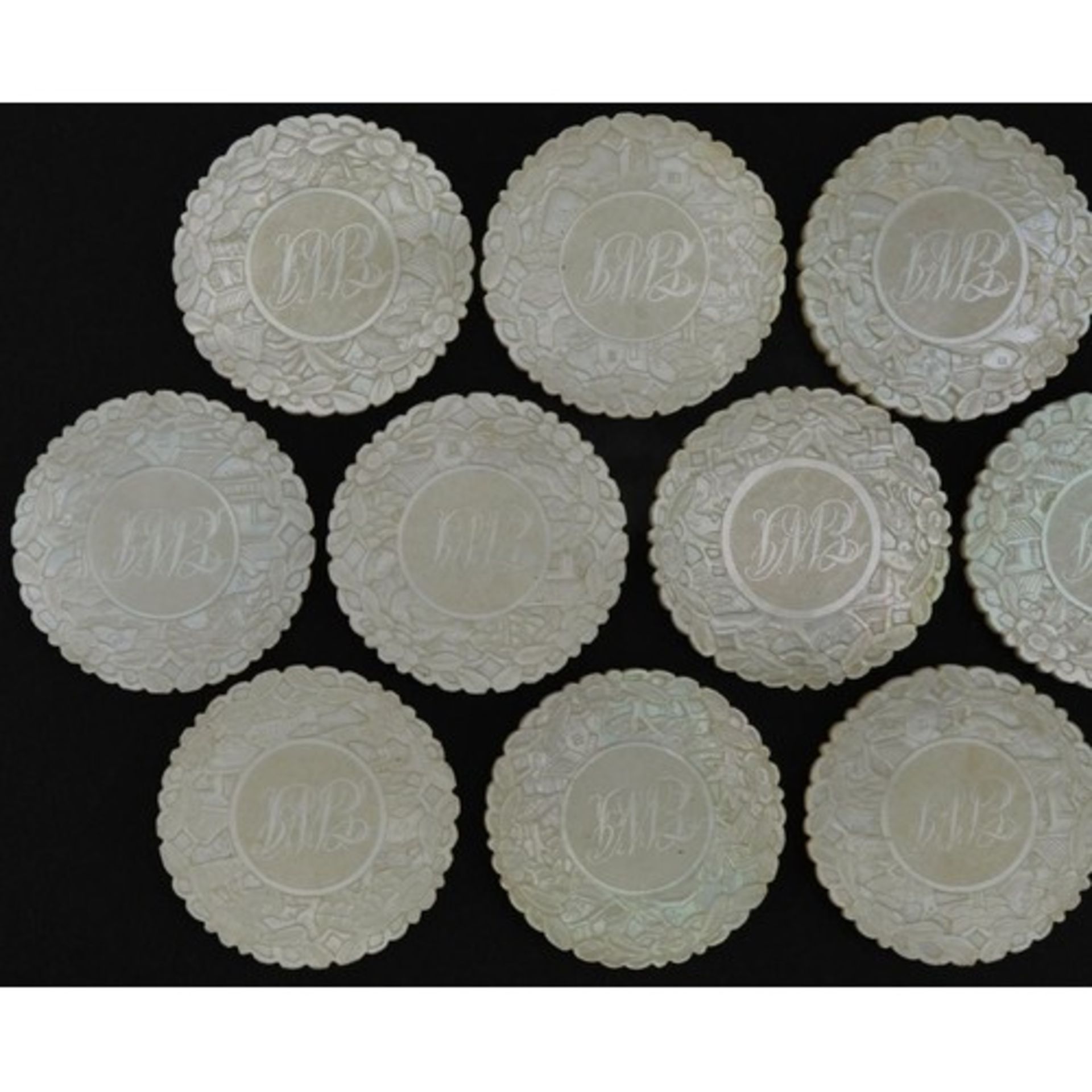 Ten good Chinese Canton mother of pearl gaming counters finely carved with figures amongst - Image 12 of 18