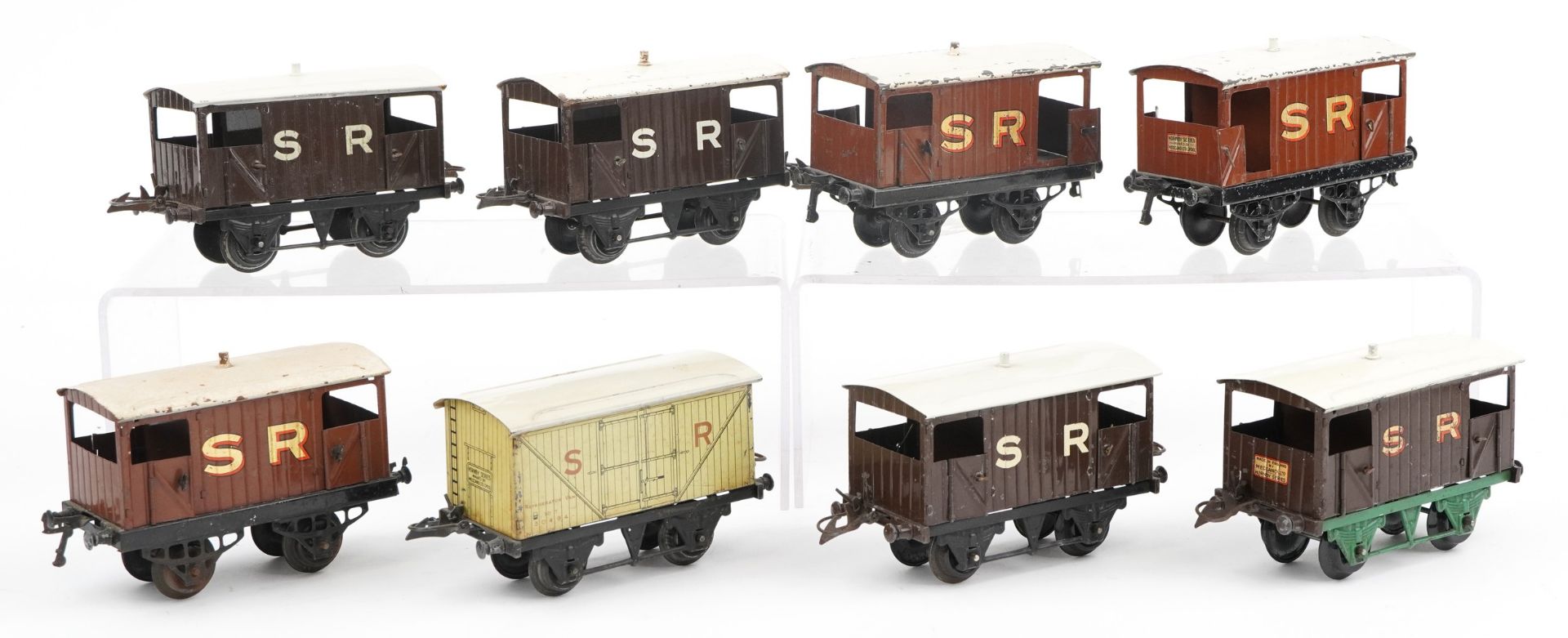 Eight Hornby O gauge tinplate model railway Southern Rail wagons