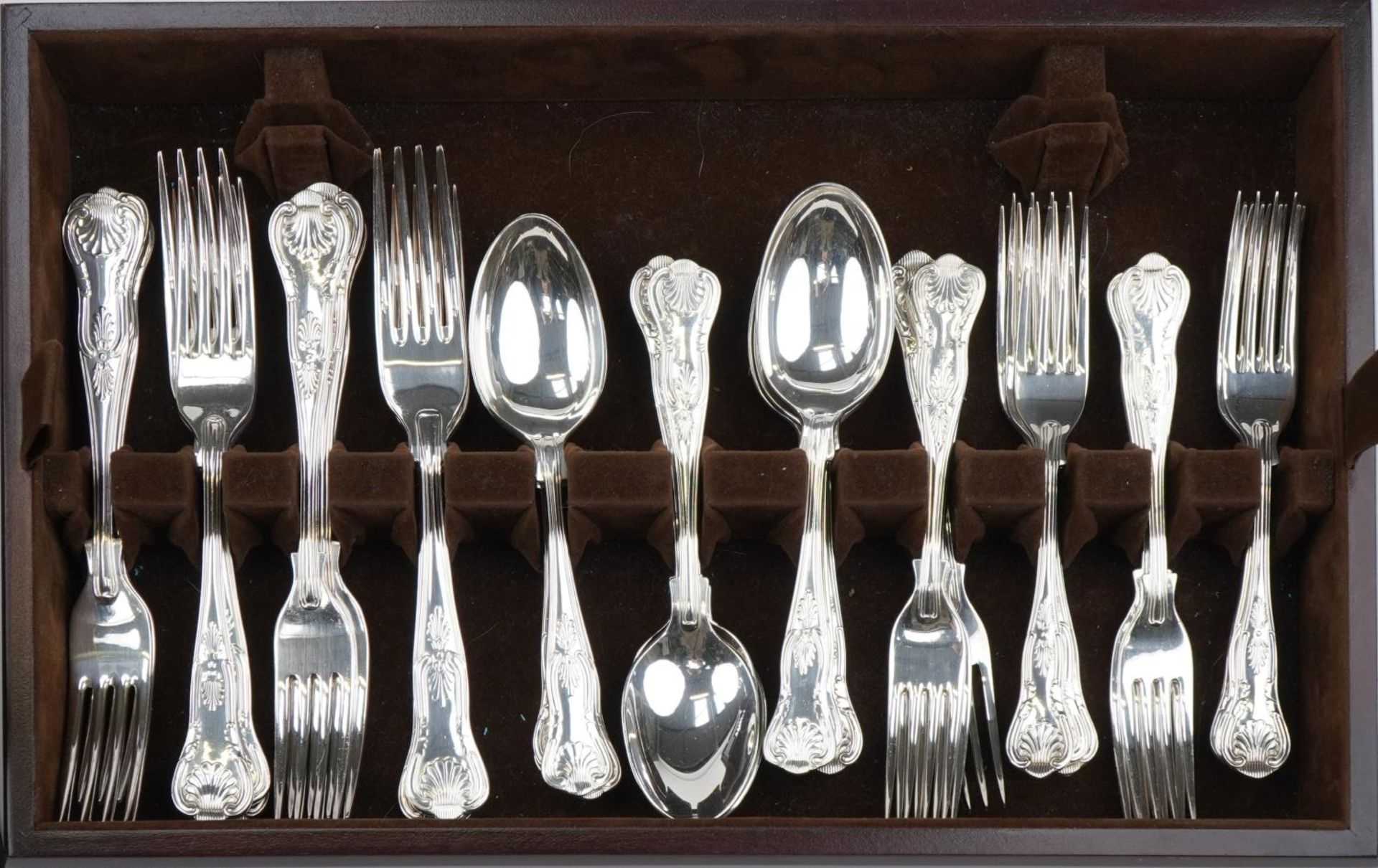 Mahogany two tier canteen of Arthur Price silver plated cutlery, 48.5cm wide - Image 4 of 8