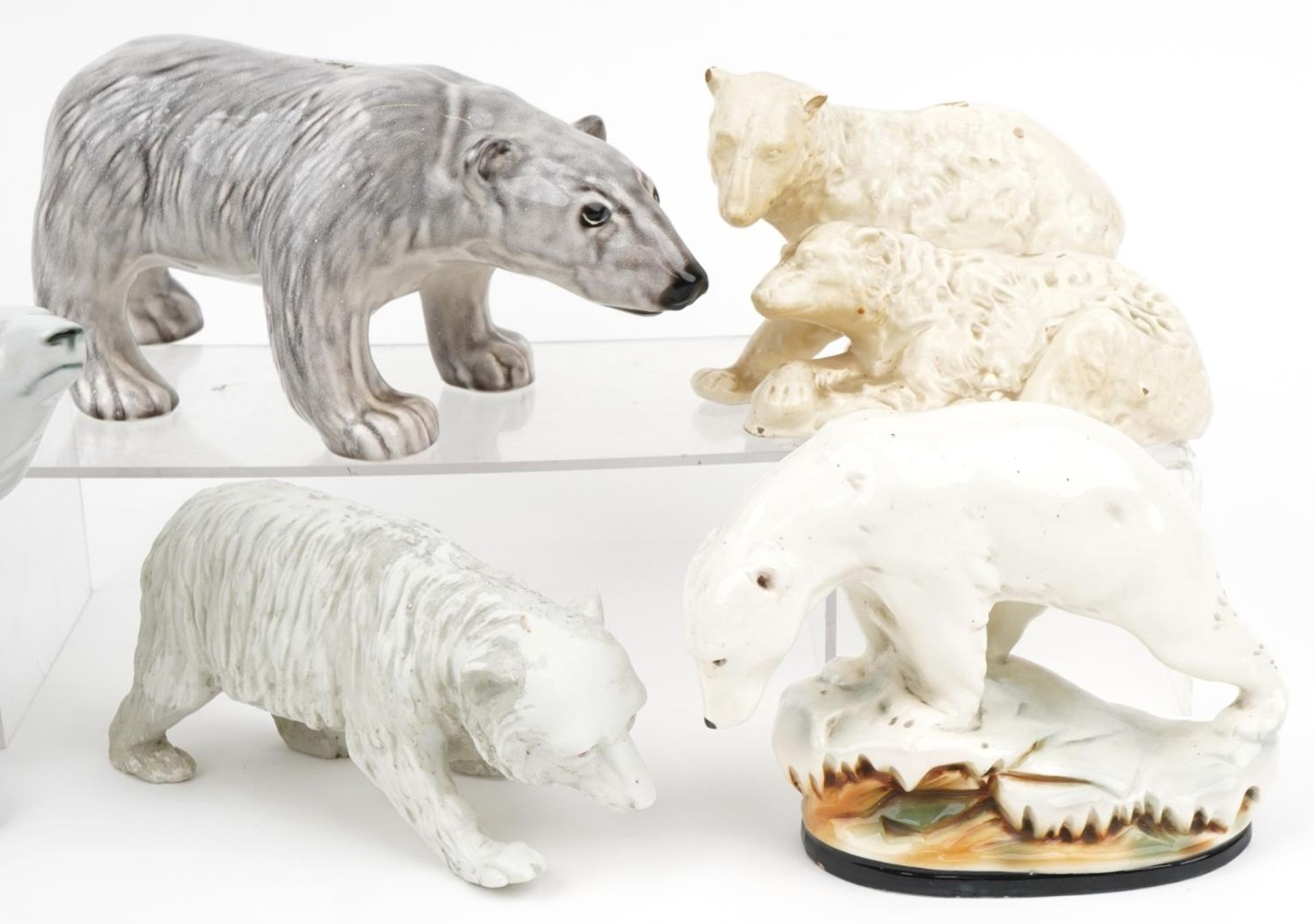 Six Art Deco and later polar bear figures including a Czechoslovakian Royal Dux example, the largest - Bild 5 aus 6