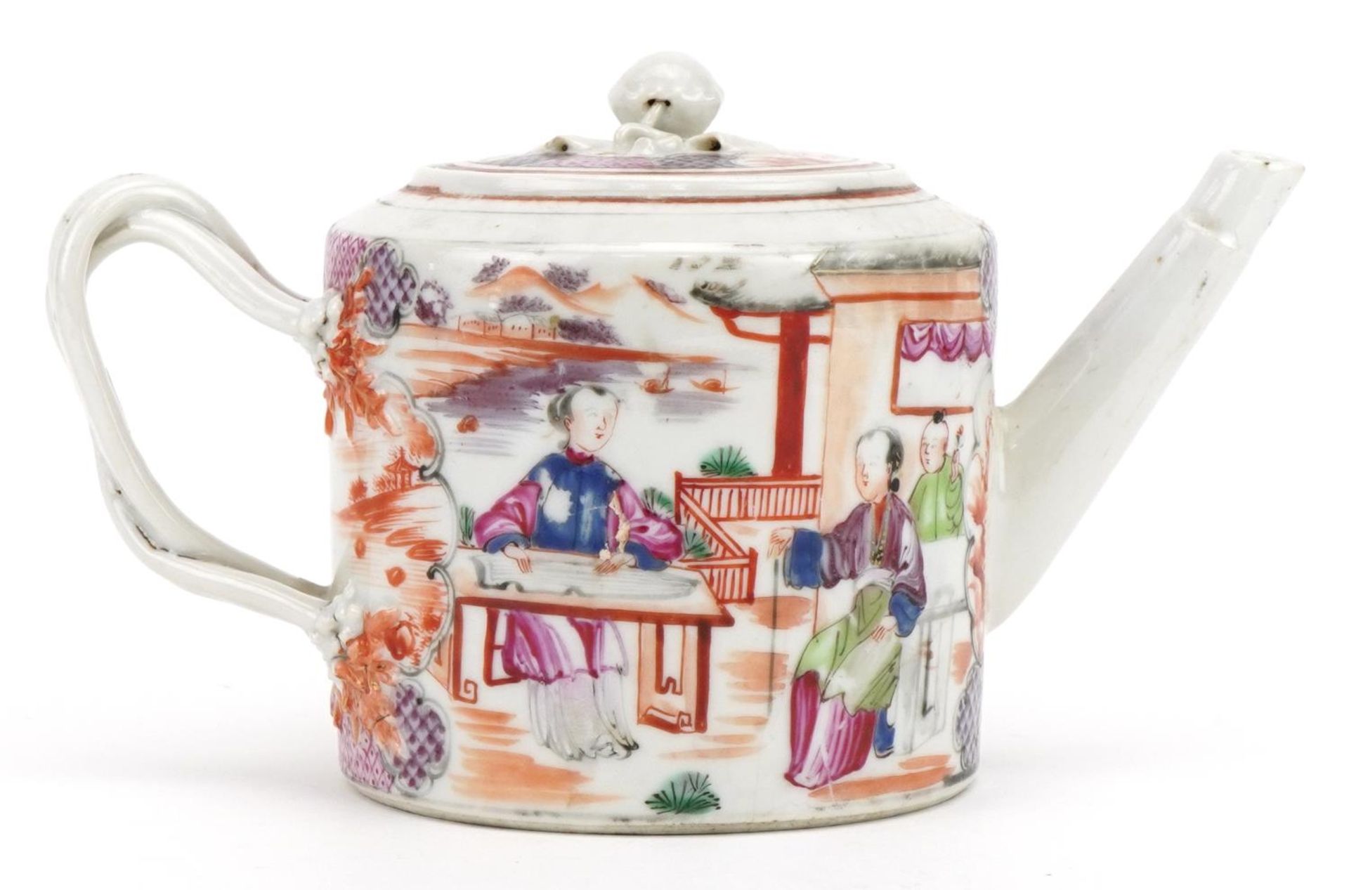 Chinese Mandarin porcelain teapot hand painted in the famille rose palette with figures in a - Bild 7 aus 14