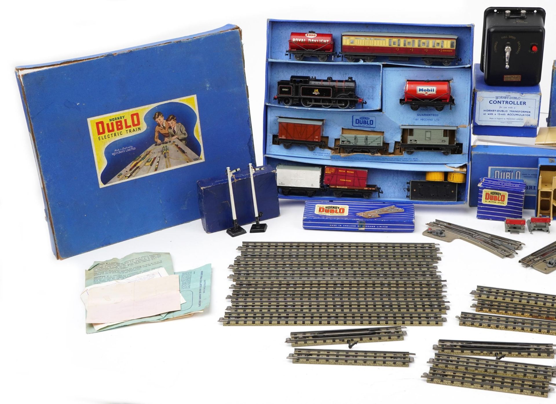 Hornby Dublo model railway trains and accessories with boxes including LT25LMR Freight Locomotive - Image 2 of 3