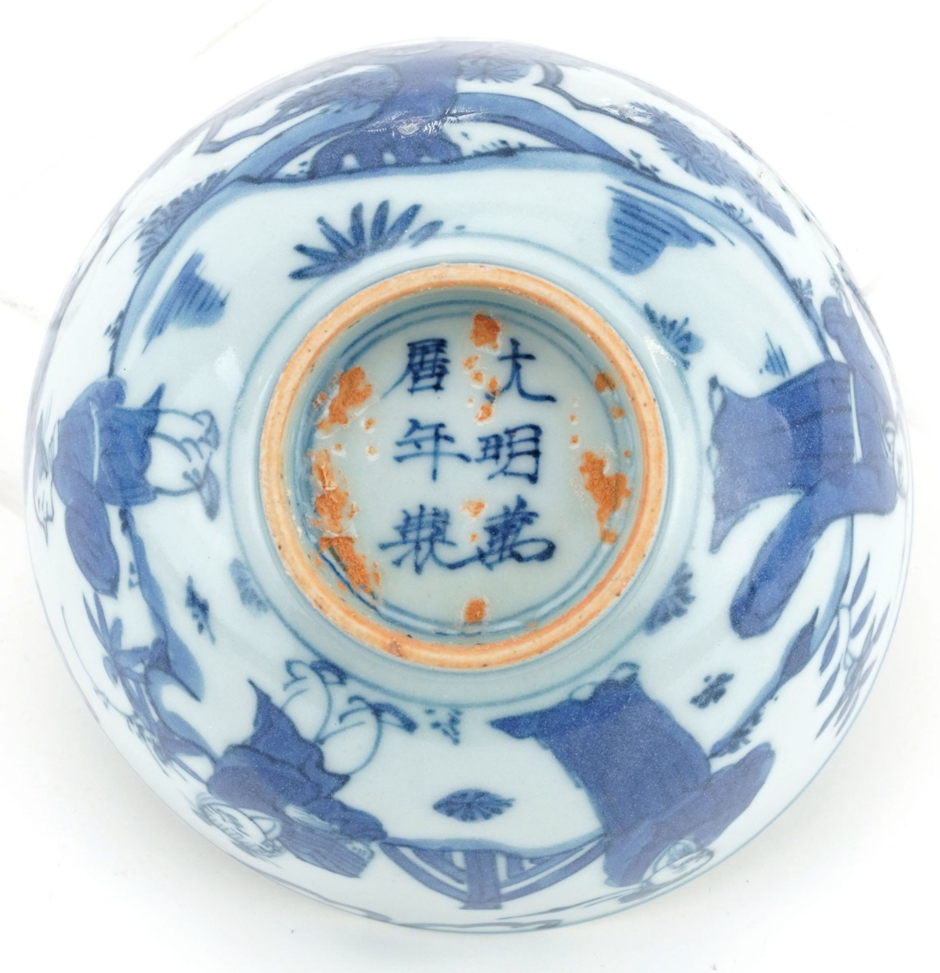 Chinese blue and white porcelain bowl hand painted with figures, six figure character marks to the - Bild 12 aus 12