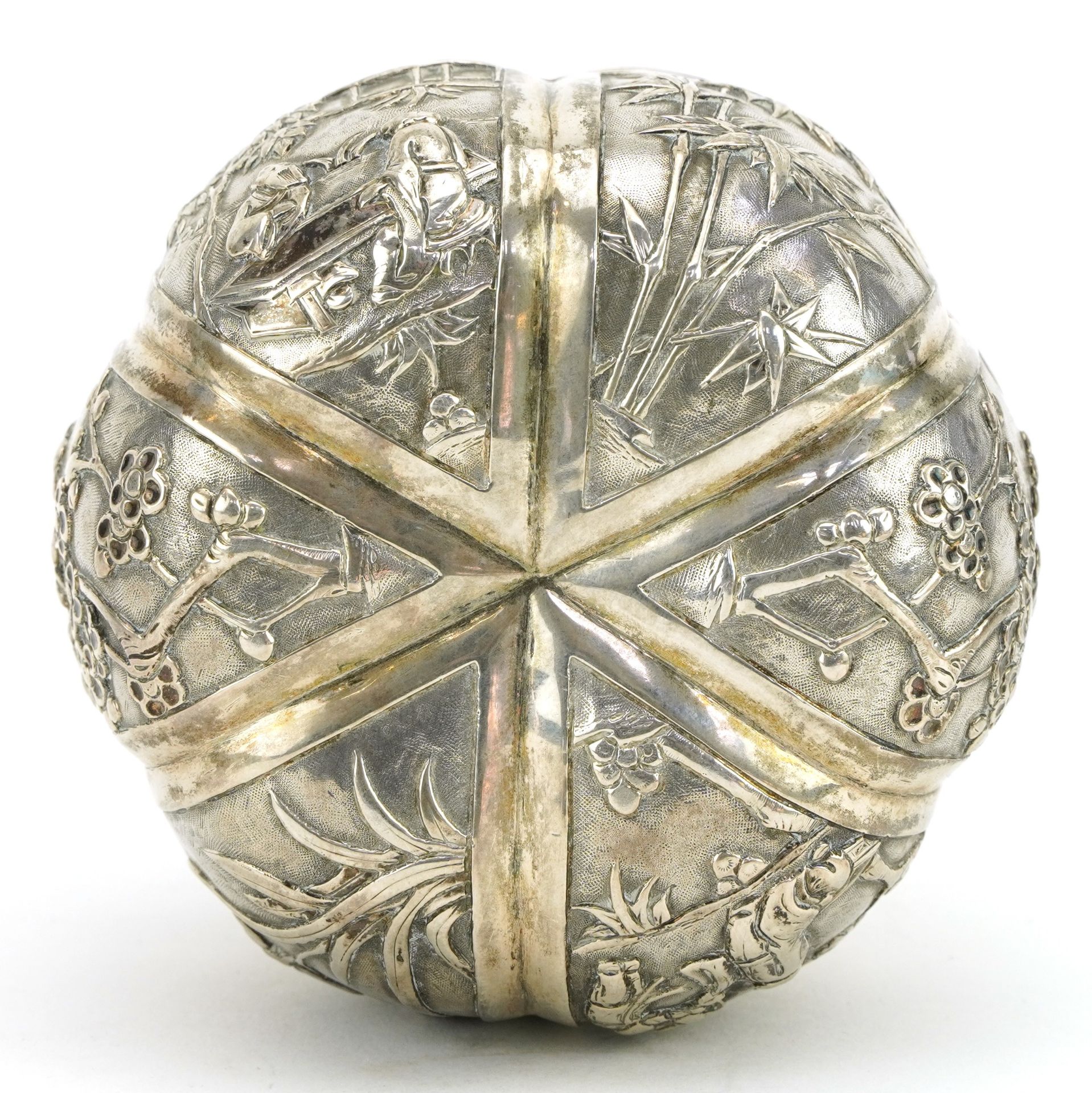 Good Chinese export silver box and cover in the form of a pumpkin embossed with figures, bamboo - Image 11 of 12