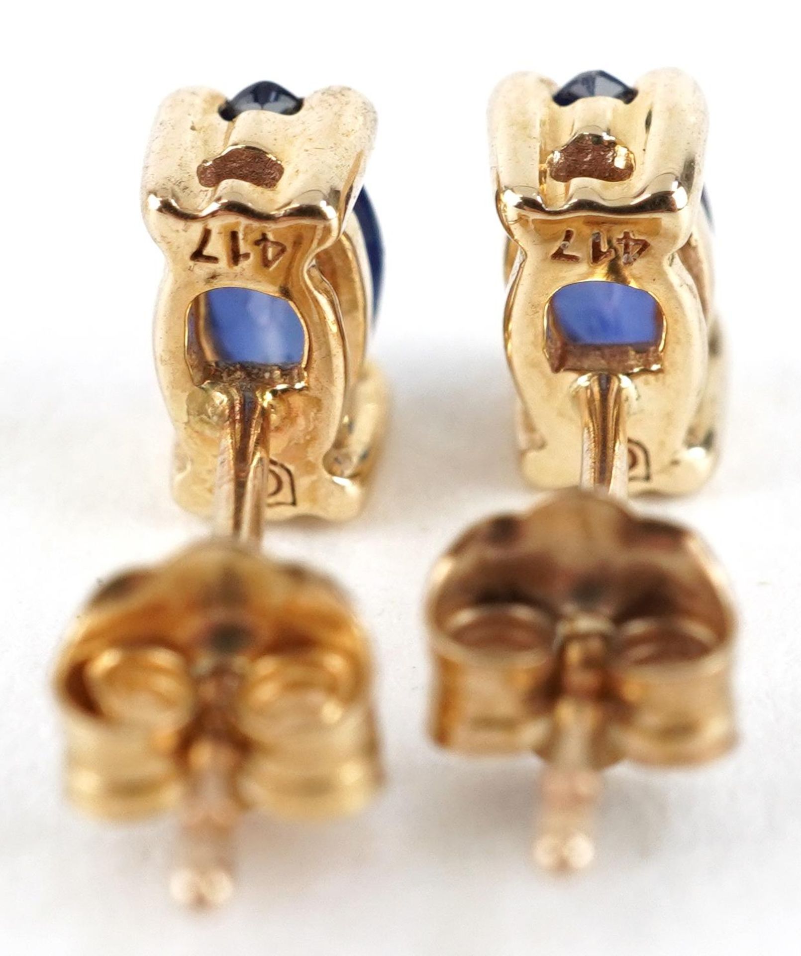 Pair of 10k gold sapphire stud earrings, 6.0mm high, 0.6g - Image 2 of 3