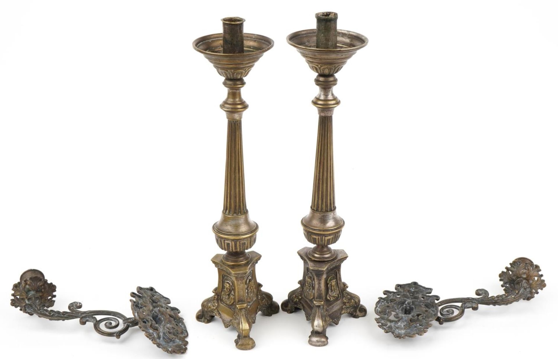 Spanish metalware comprising a pair of silver plated candlesticks with reeded columns and pair of - Bild 4 aus 6