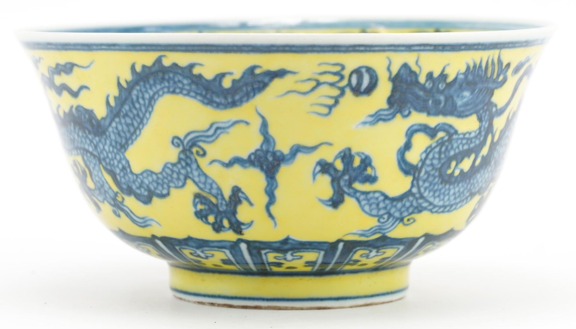 Chinese porcelain yellow ground bowl hand painted with dragons chasing the flaming pearl, six figure - Image 2 of 3