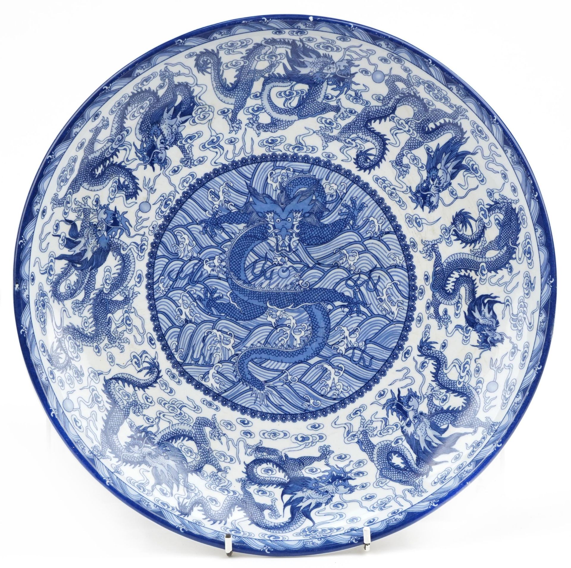 Pair of Chinese blue and white porcelain chargers decorated with figures in a palace setting and - Image 3 of 6