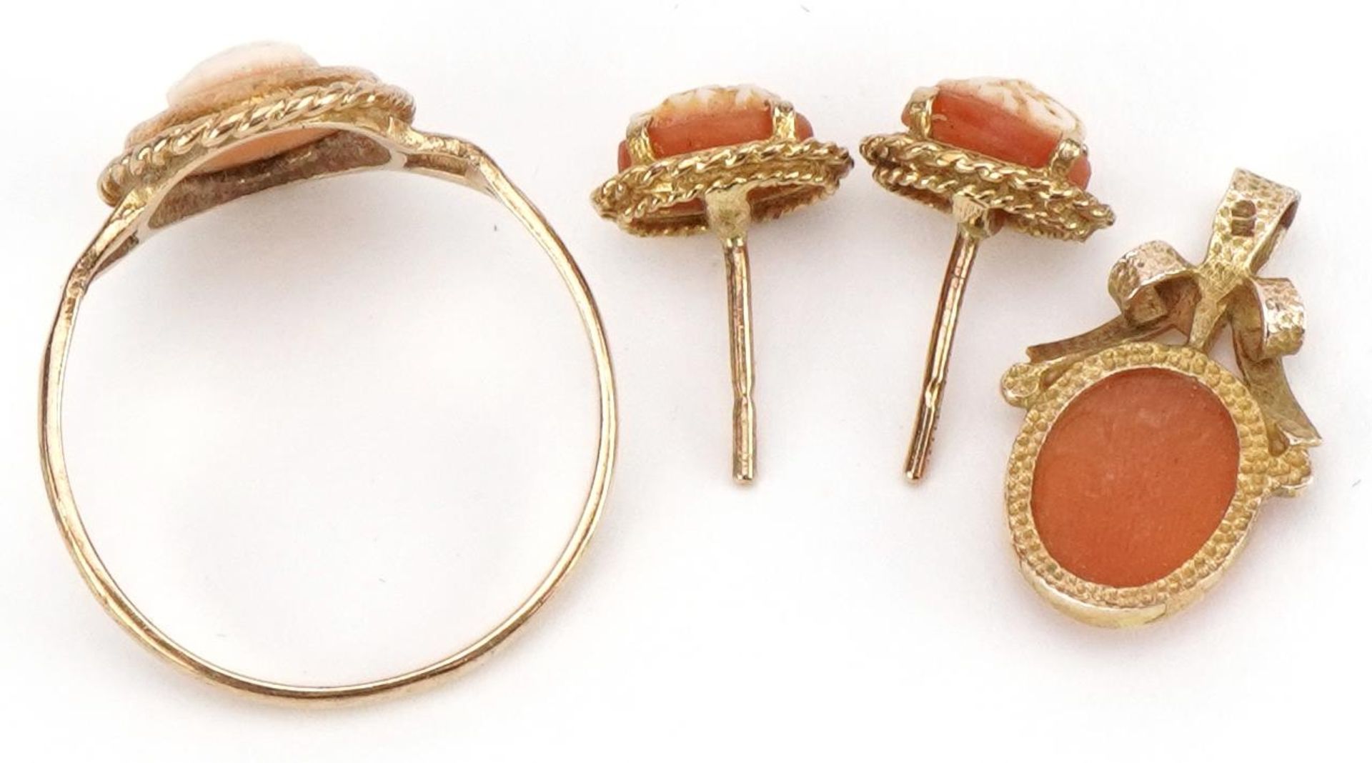 9ct gold cameo maiden head ring, matching pendant and pair of similar stud earrings, the ring size - Image 3 of 4