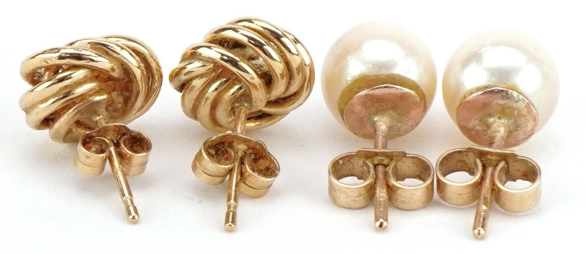 Two pairs of 9ct gold earrings comprising knot studs and pearl studs, the largest 1.0cm in diameter, - Image 2 of 2