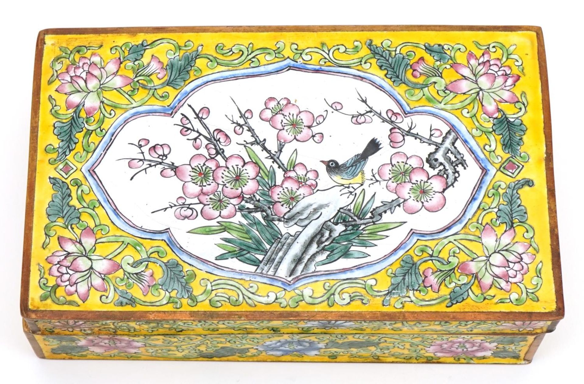 Chinese Canton enamel box hand painted with a bird amongst flowers, 4.5cm H x 16cm W x 9.5cm D - Bild 6 aus 8