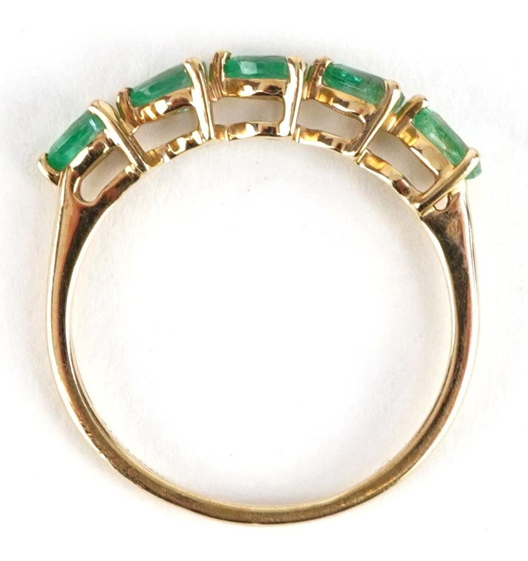 10k gold emerald five stone ring, size N, 1.4g - Bild 3 aus 4