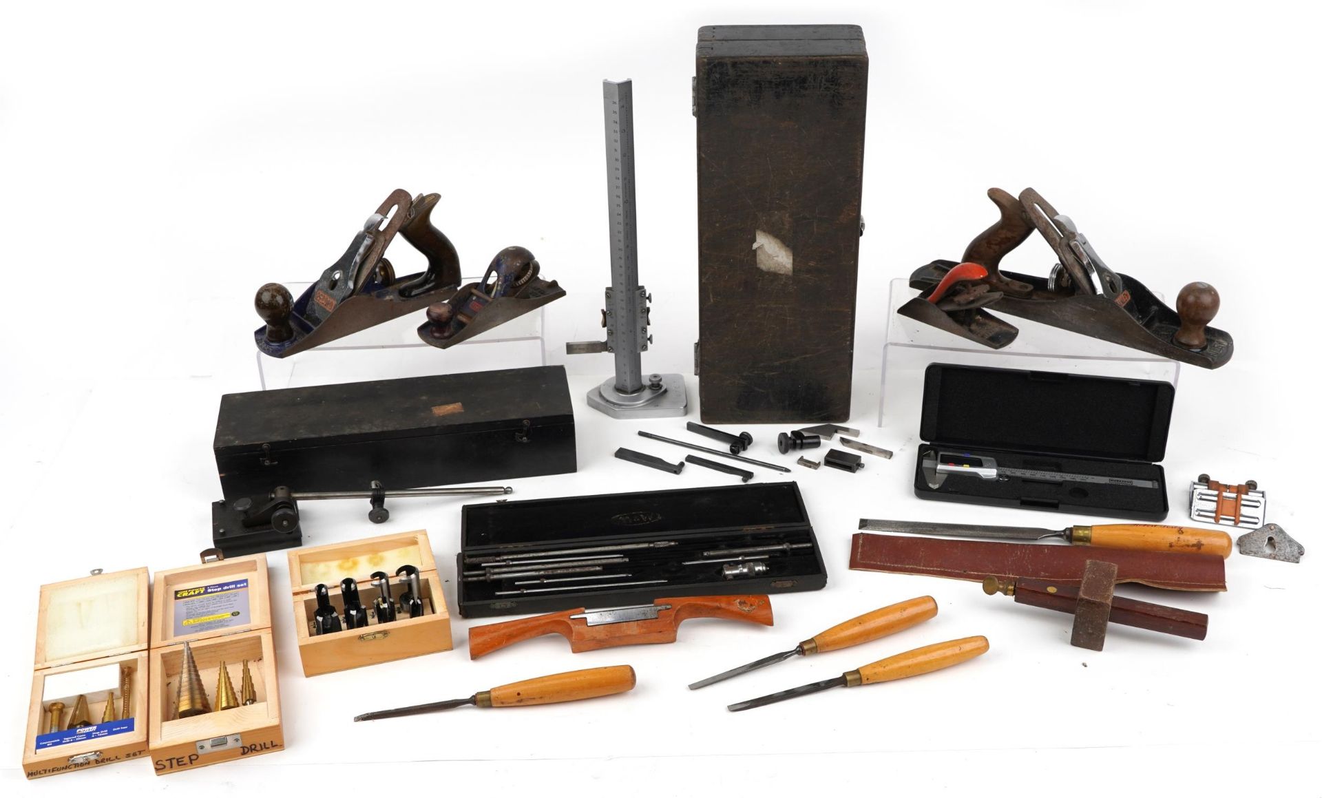 Vintage and later tools including a Chesterman height gauge, drill bits, Record planes and chisels