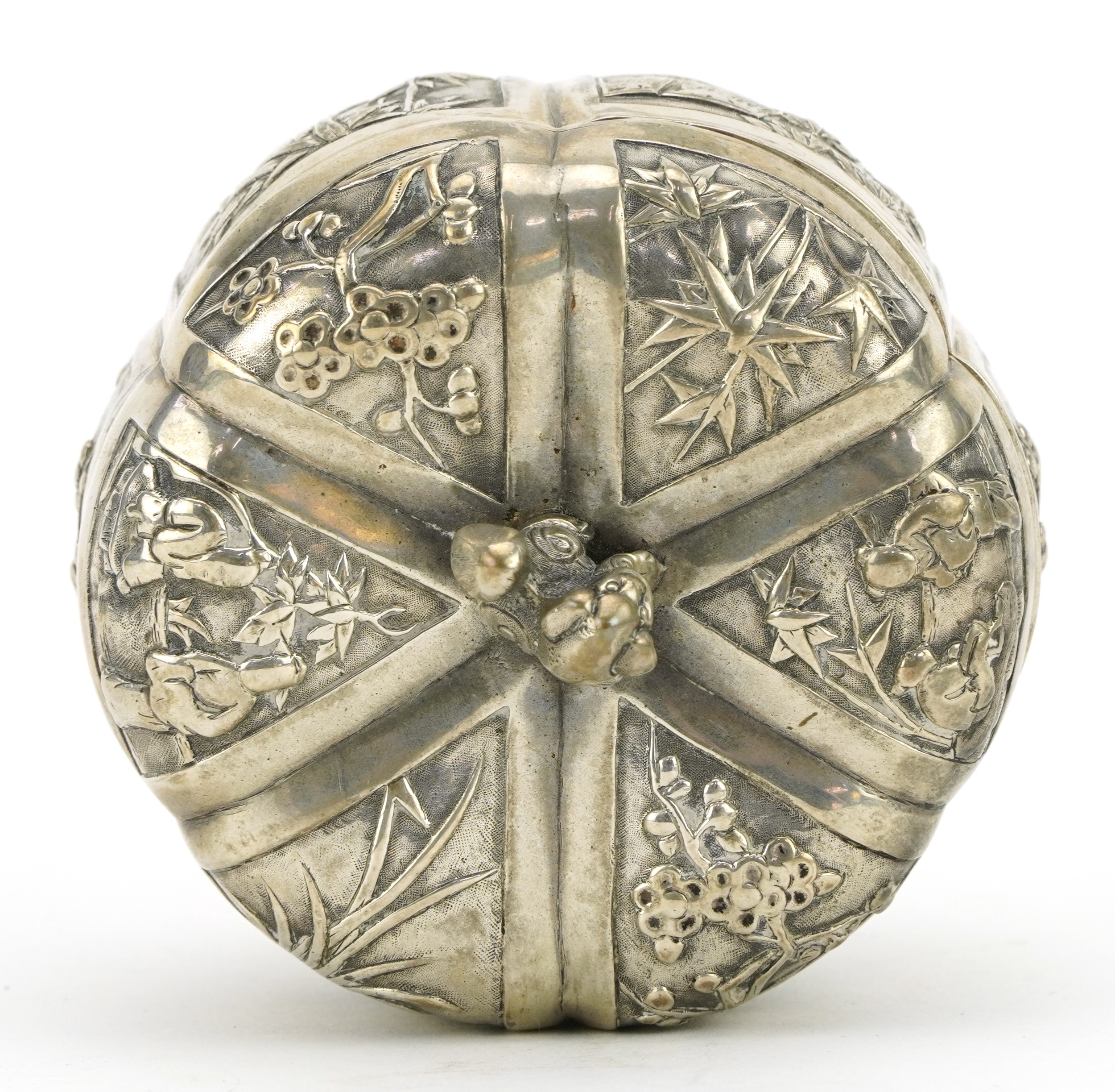 Good Chinese export silver box and cover in the form of a pumpkin embossed with figures, bamboo - Image 10 of 12