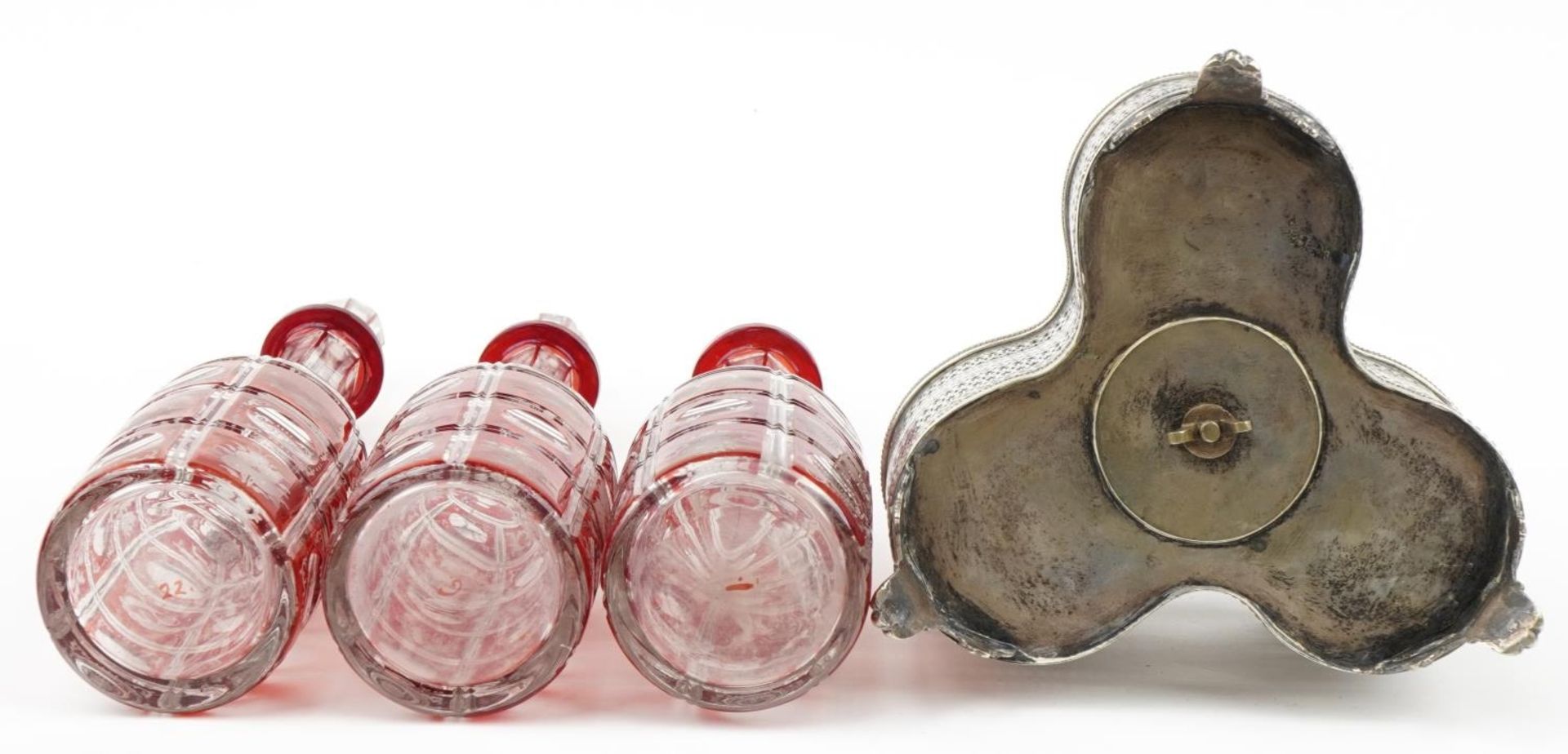 19th century silver plated three bottle tantalus housing three Bohemian ruby flashed cut glass - Image 6 of 6