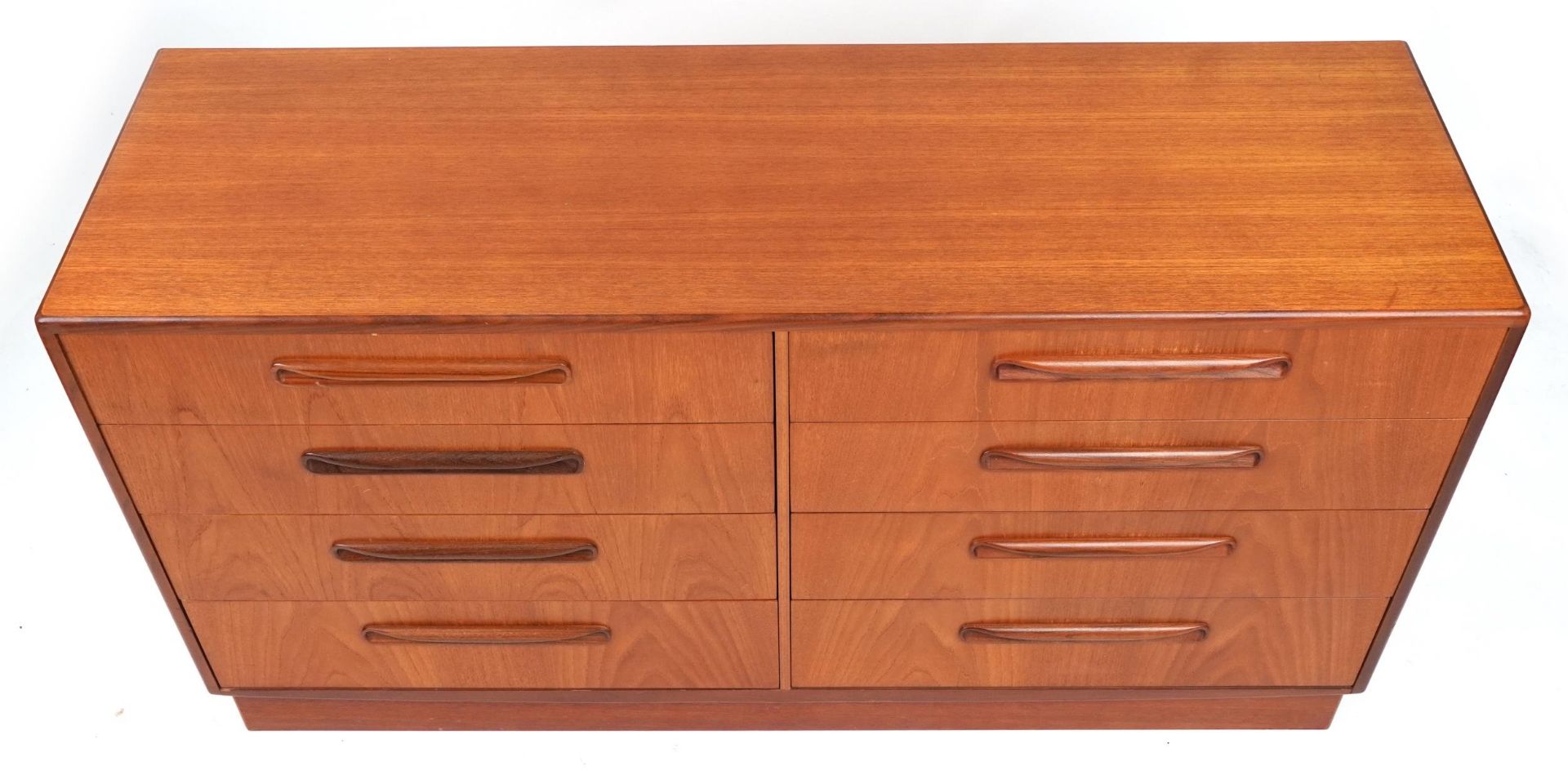 Mid century G Plan Fresco teak eight drawer chest, 76cm H x 142cm W x 44cm D - Bild 3 aus 4