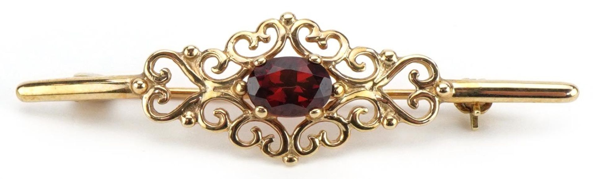 9ct gold openwork garnet bar brooch, 4.4cm wide, 2.4g