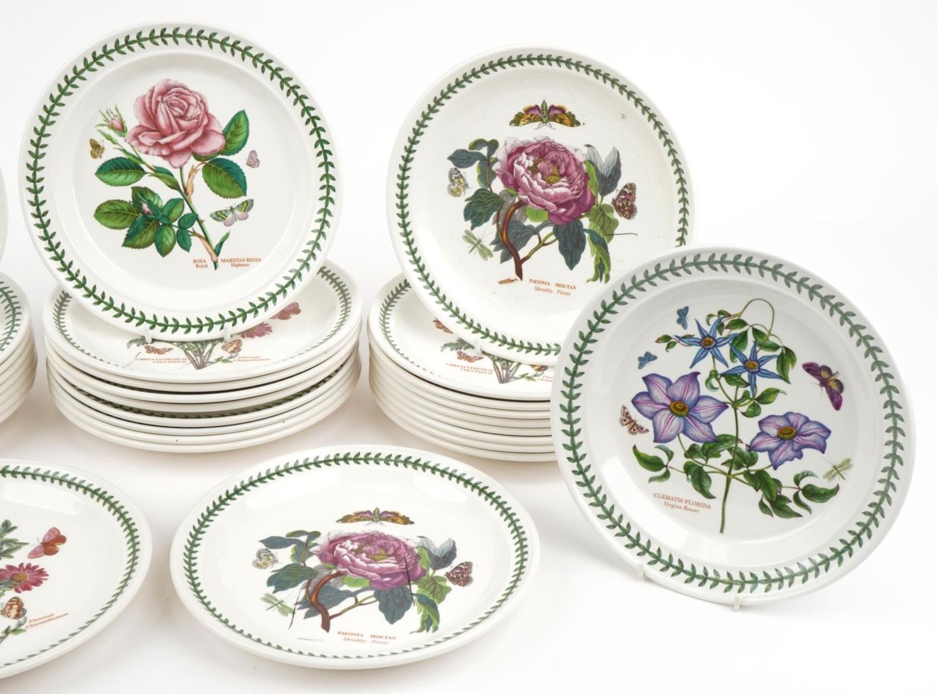 Thirty Portmeirion Botanic garden dinner plates, 27cm in diameter - Image 5 of 8