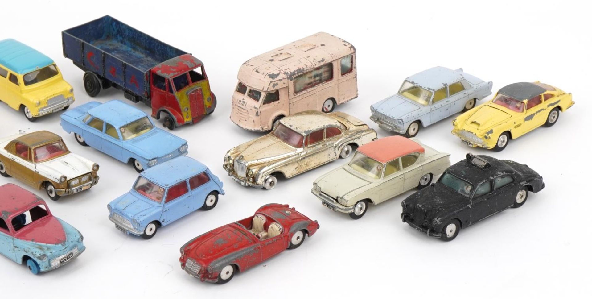 Collection of vintage Dinky and Corgi diecast vehicles including Guy, Vauxhall Velox and Hillman - Image 3 of 3