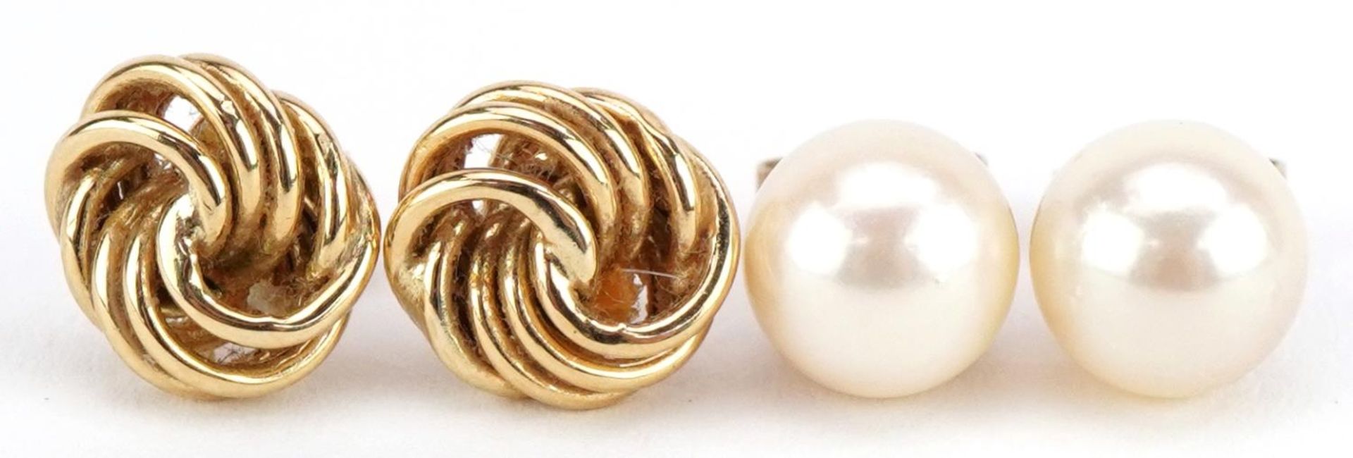 Two pairs of 9ct gold earrings comprising knot studs and pearl studs, the largest 1.0cm in diameter,