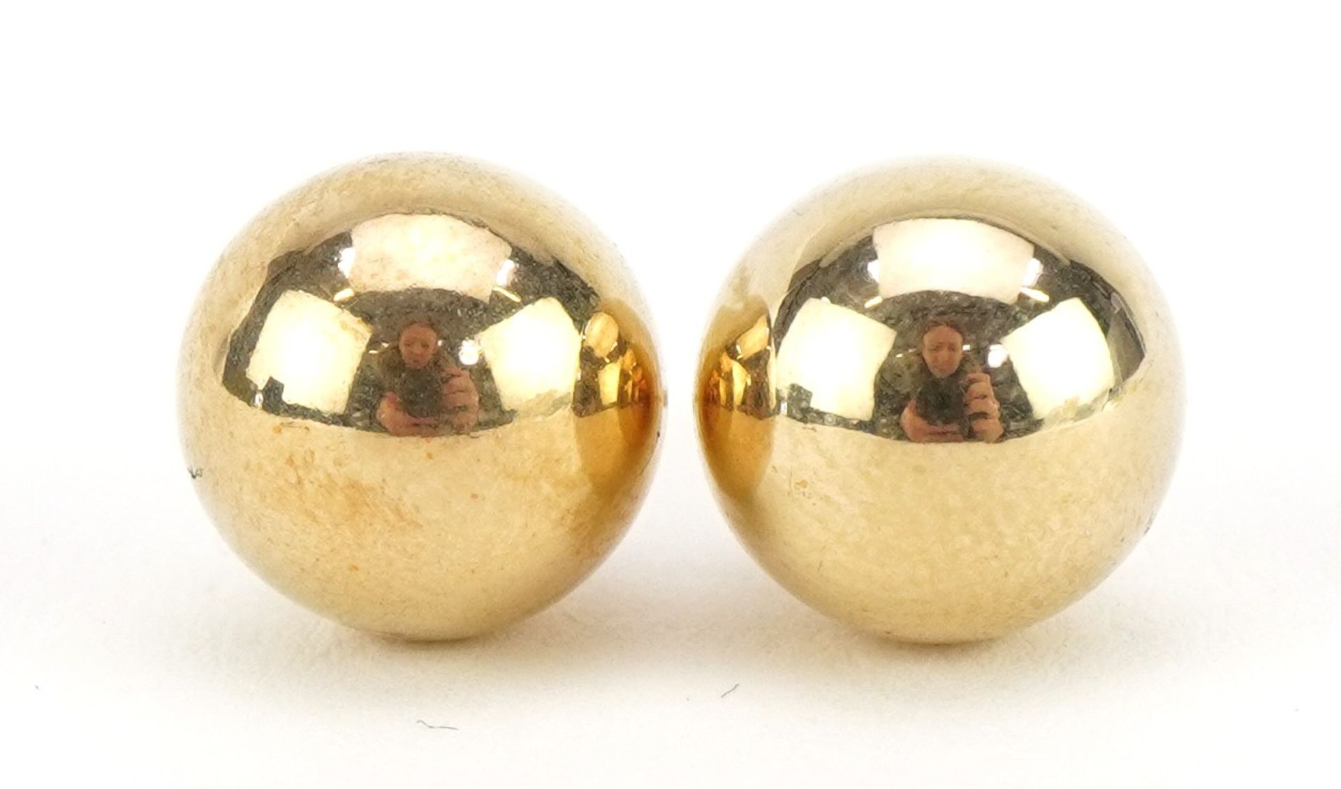 Pair of 9ct gold ball stud earrings, 1.0cm in diameter, 0.8g