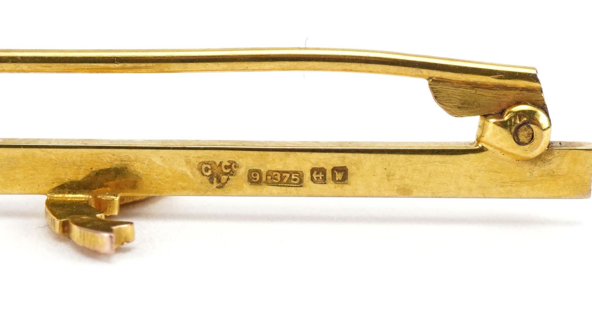9ct gold salmon bar brooch, 4.4cm wide, 2.6g - Image 3 of 3