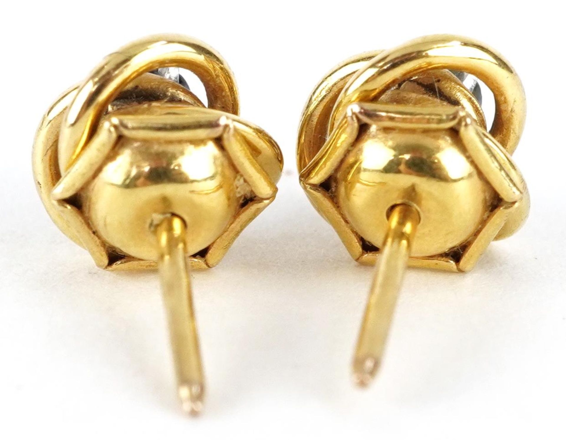 Pair of 9ct gold sapphire knot design stud earrings, 8.0mm in diameter, 1.7g - Image 2 of 3