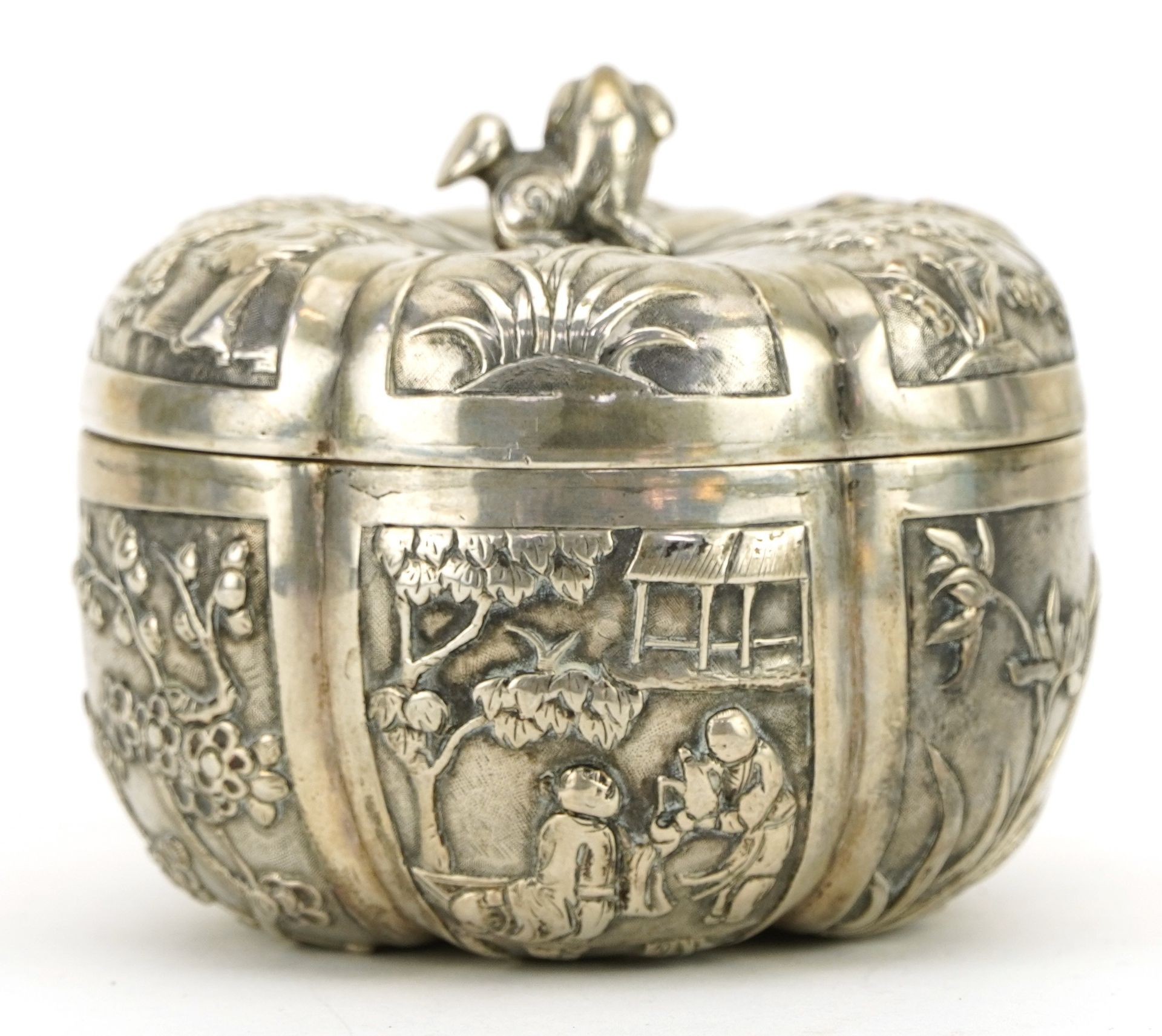 Good Chinese export silver box and cover in the form of a pumpkin embossed with figures, bamboo - Image 6 of 12